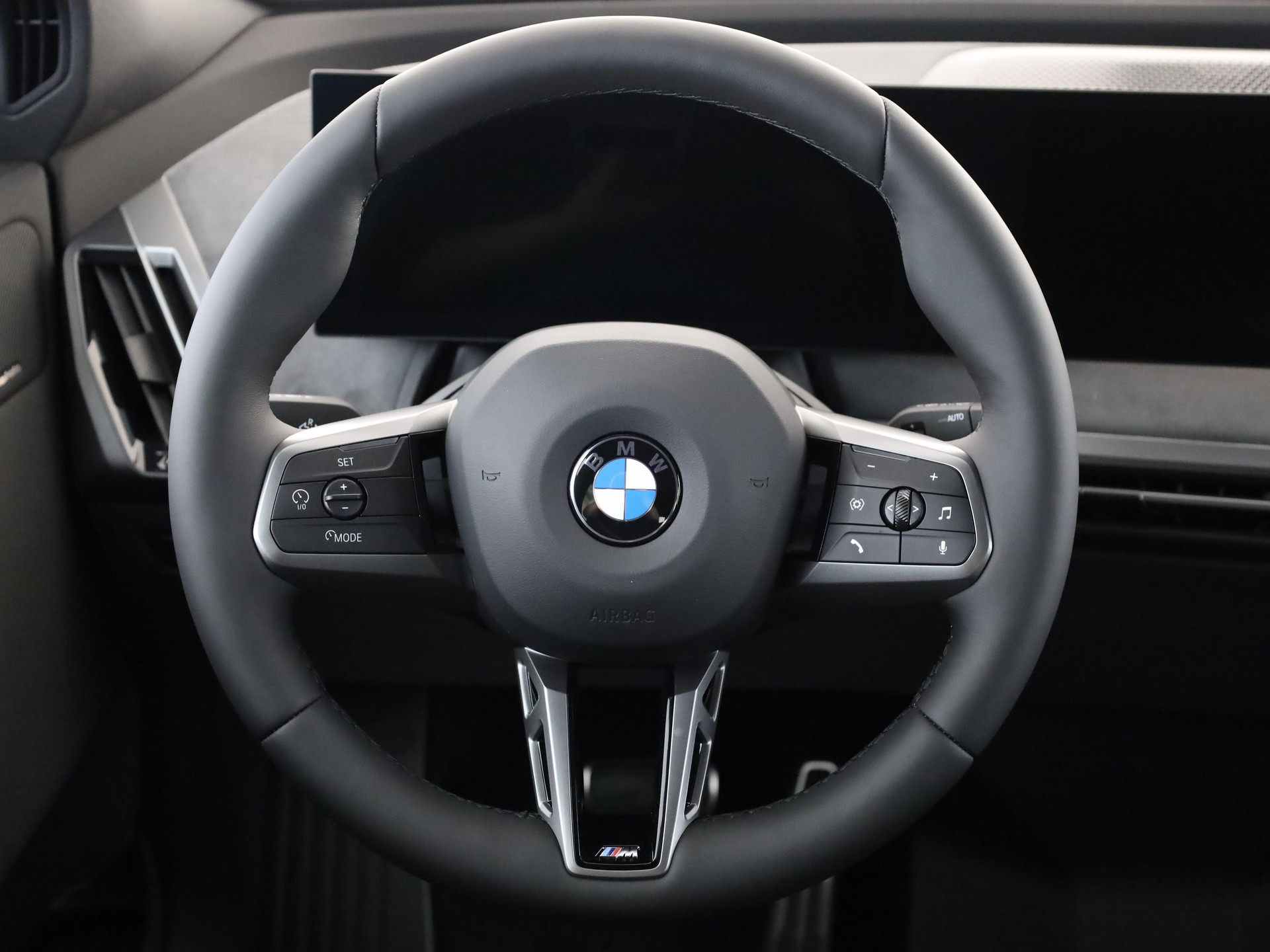 BMW iX xDrive60-image-21