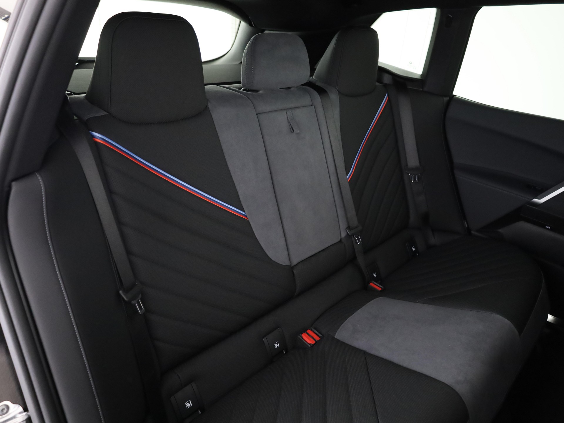 BMW iX xDrive60-image-14