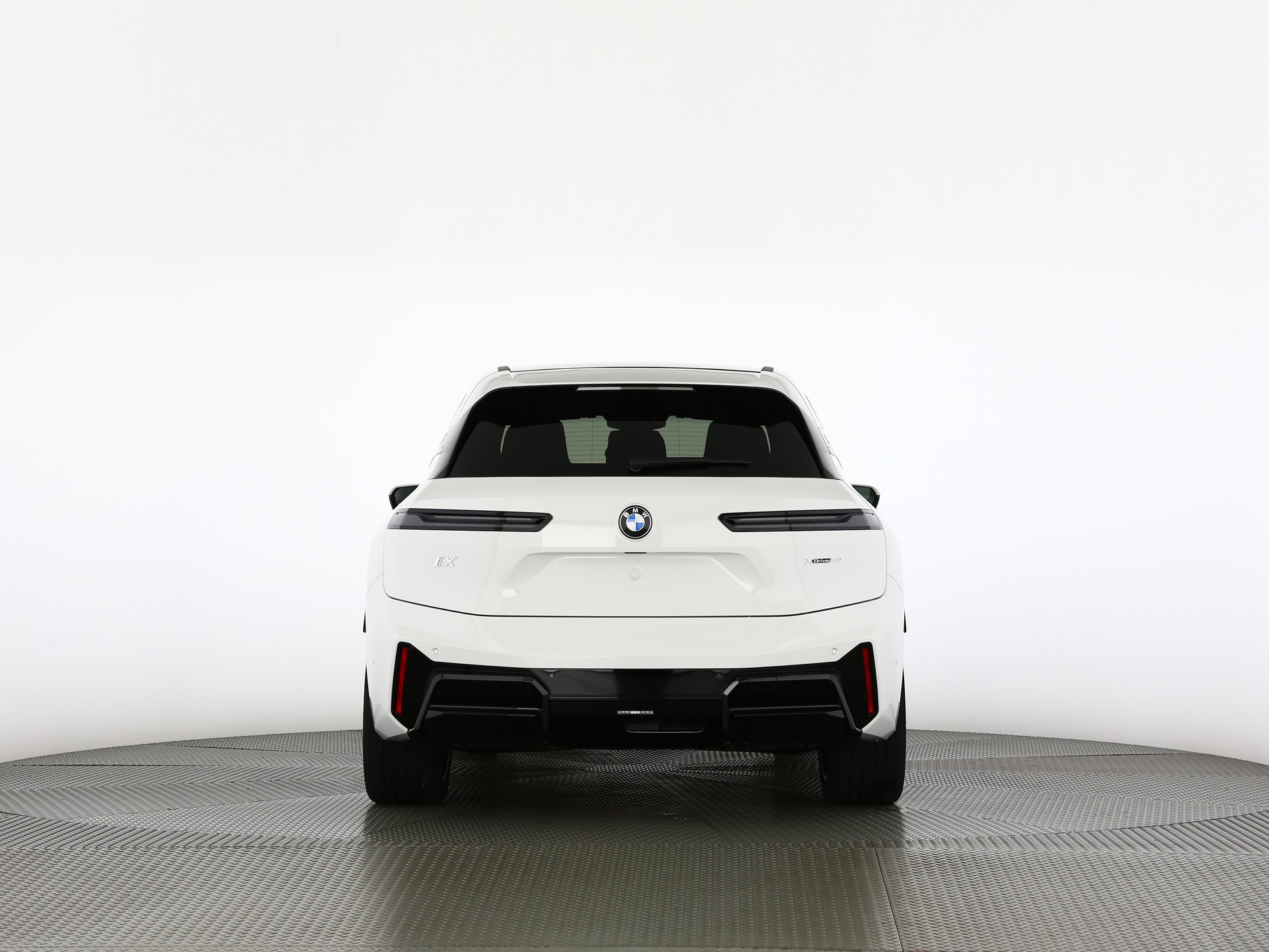 BMW iX xDrive60-image-3