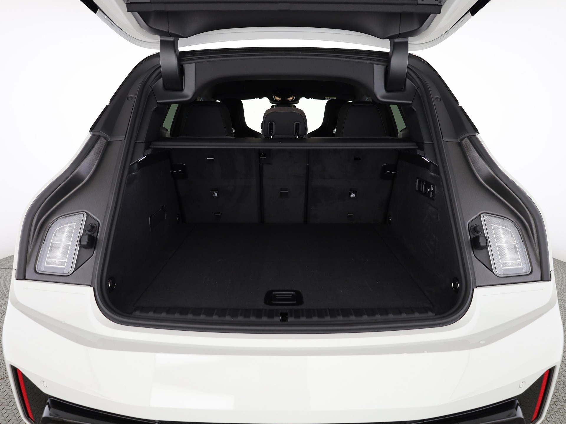 BMW iX xDrive60-image-6