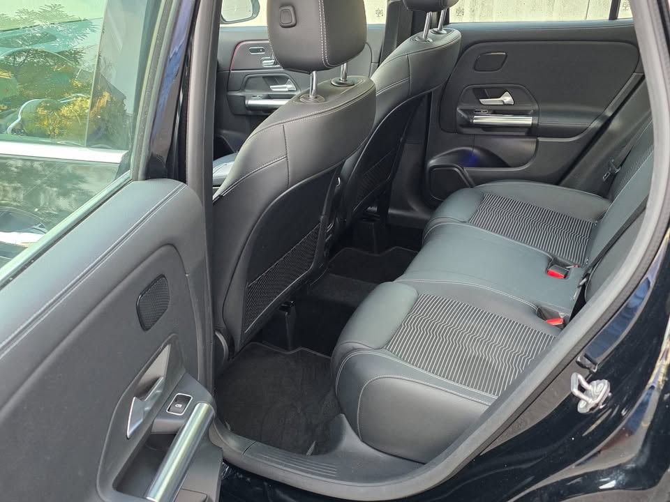 MERCEDES-BENZ GLA 180d Style 8G-DCT-image-12
