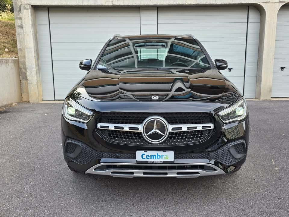 MERCEDES-BENZ GLA 180d Style 8G-DCT-image-0