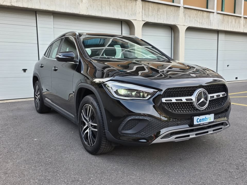 MERCEDES-BENZ GLA 180d Style 8G-DCT-image-2