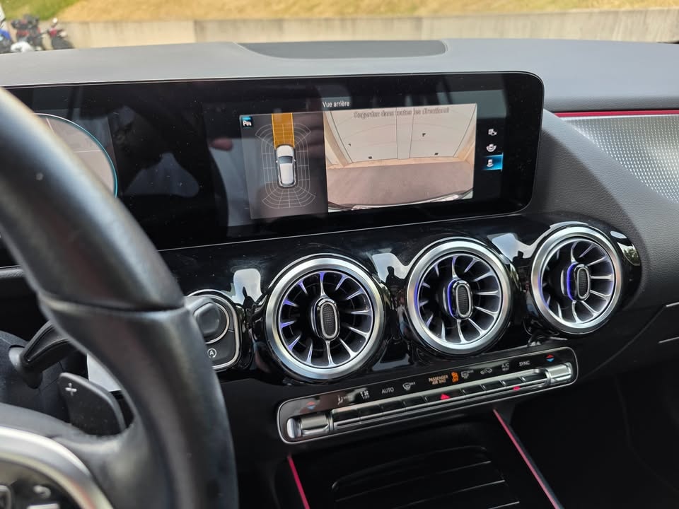 MERCEDES-BENZ GLA 180d Style 8G-DCT-image-7
