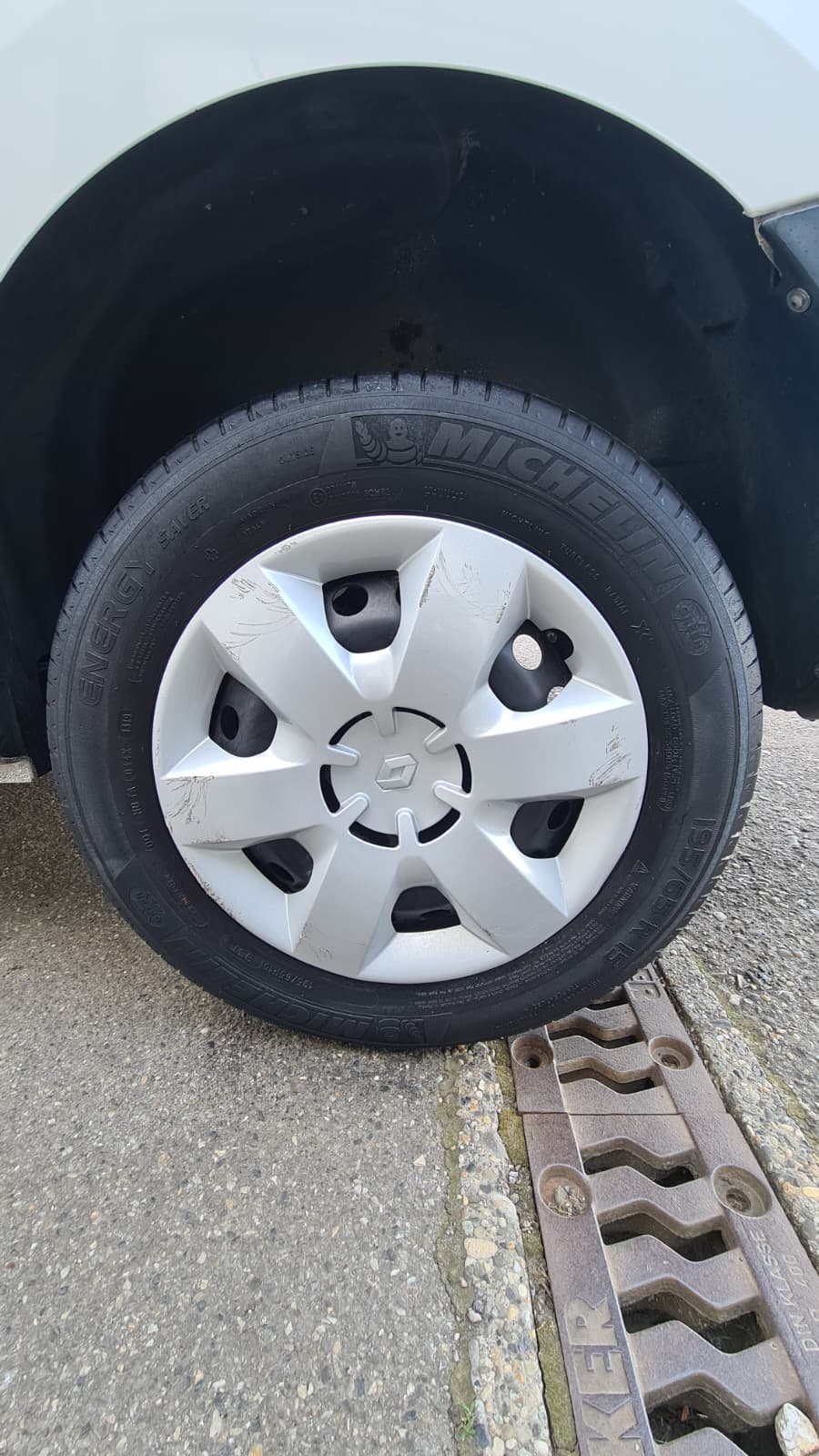 RENAULT Kangoo Medium dCi 90 ENERGY Access ** 3-Plätzer ** Klimaanlage ** PDC Hinten ** Tempomat ** Sortimo ** Frisch Ab MFK & Service-image-9