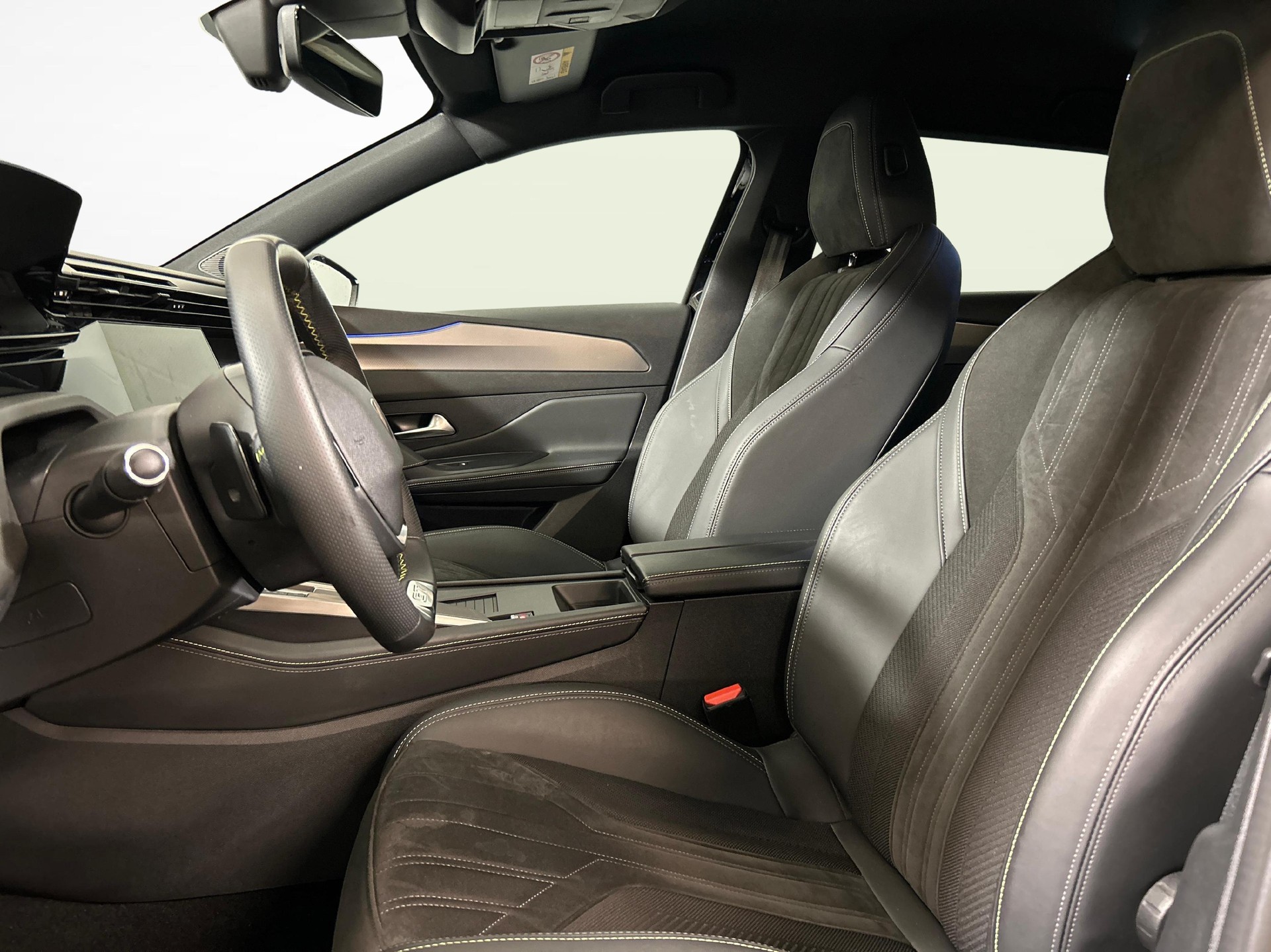 PEUGEOT 308 SW 1.6 PHEV 180 GT-image-2