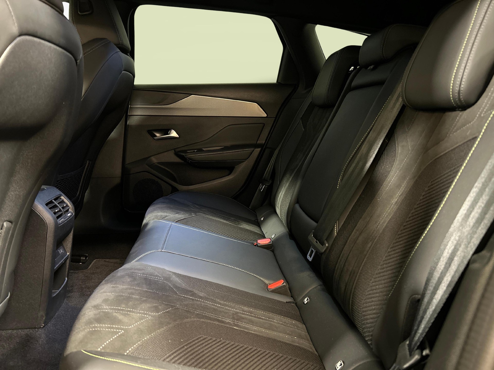 PEUGEOT 308 SW 1.6 PHEV 180 GT-image-4