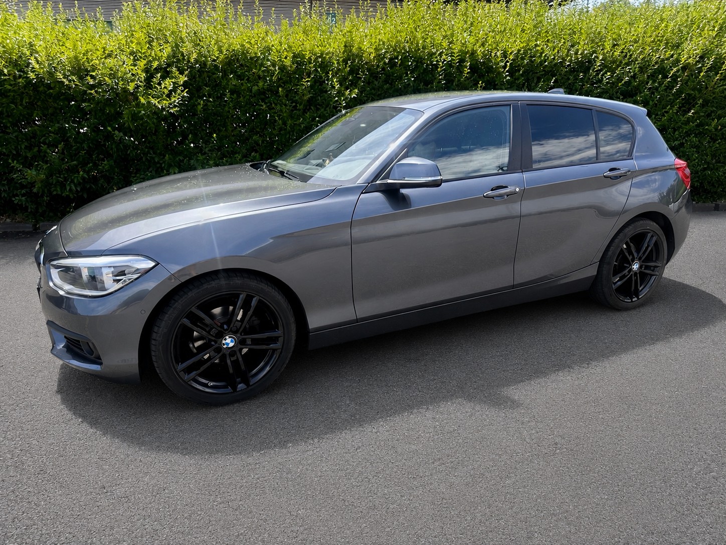 BMW 118i-image-0