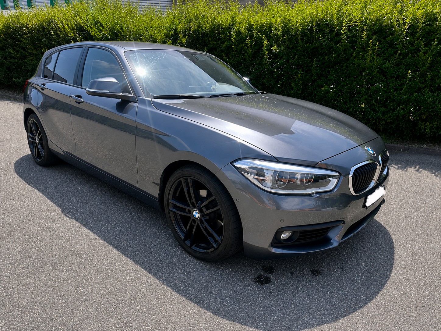 BMW 118i-image-1