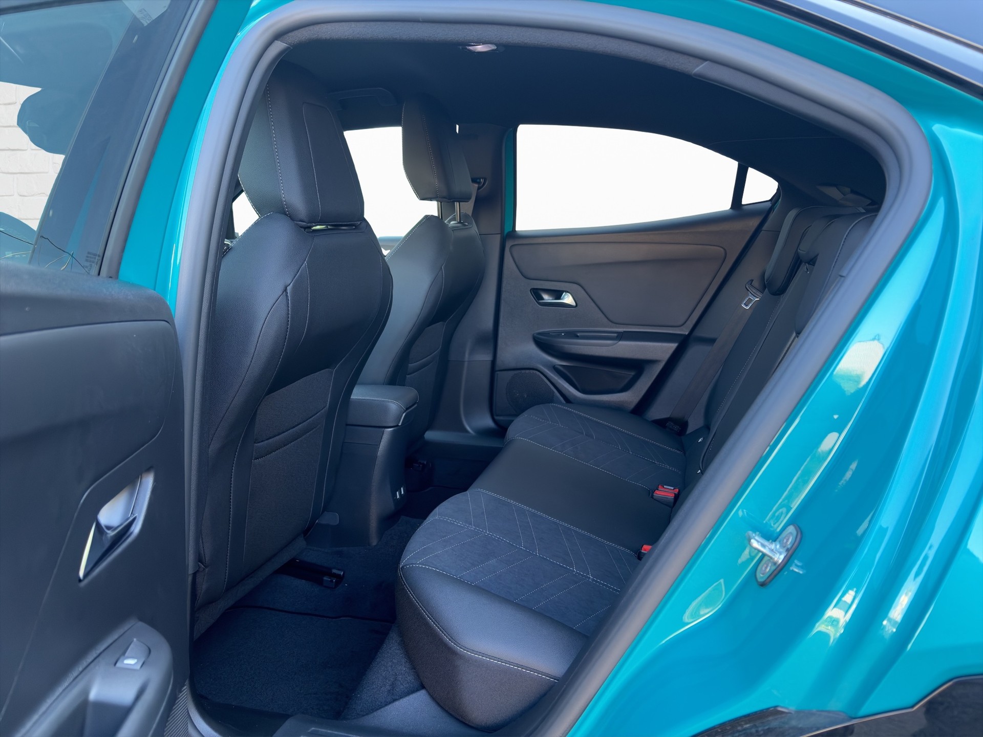 OPEL Mokka 1.2 Direct Injection Turbo MHEV GS-image-7