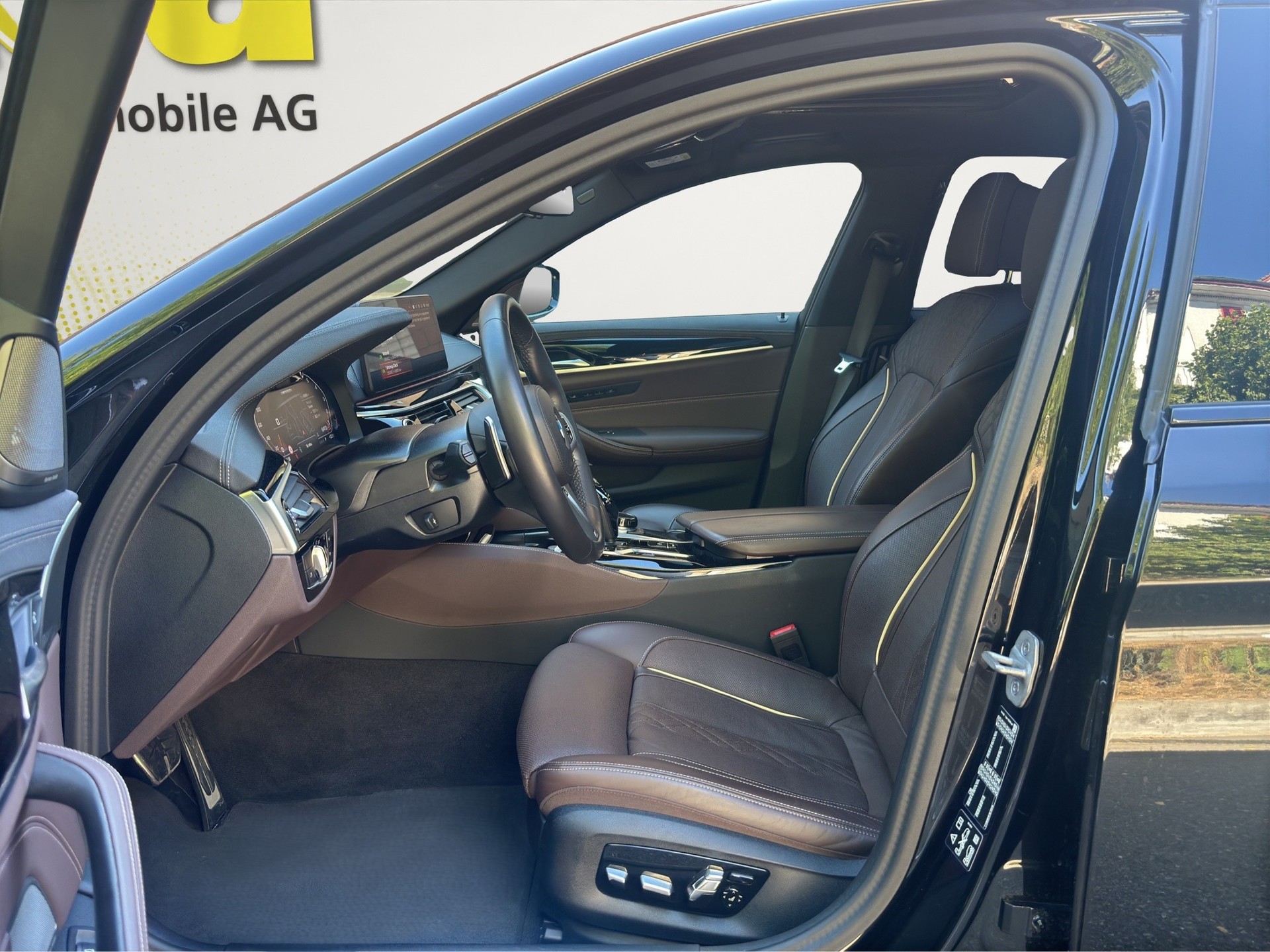 BMW M550i xDrive FACLIFT Exclusiv AHK / Standheizung / ACC-image-11