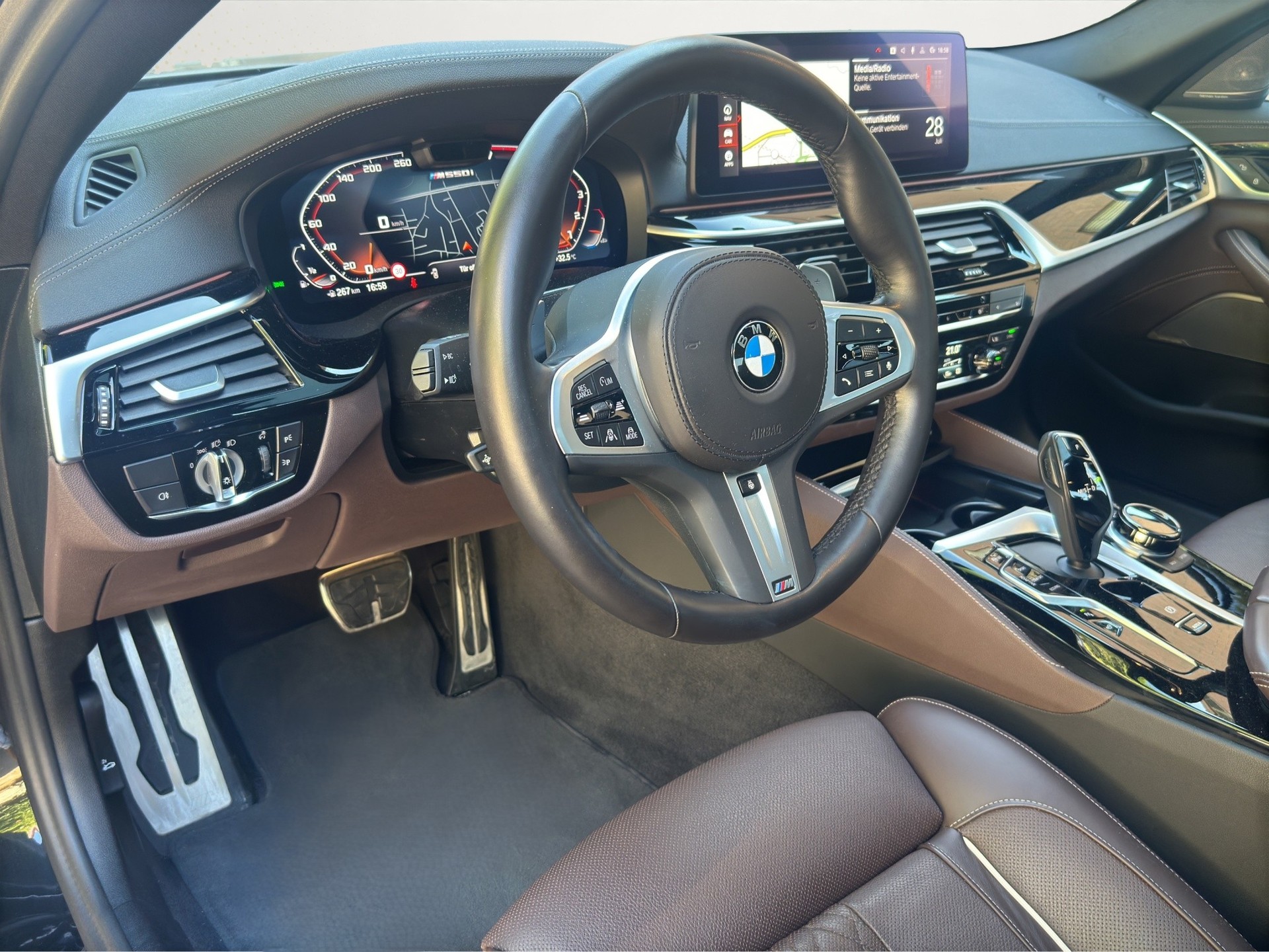 BMW M550i xDrive FACLIFT Exclusiv AHK / Standheizung / ACC-image-10