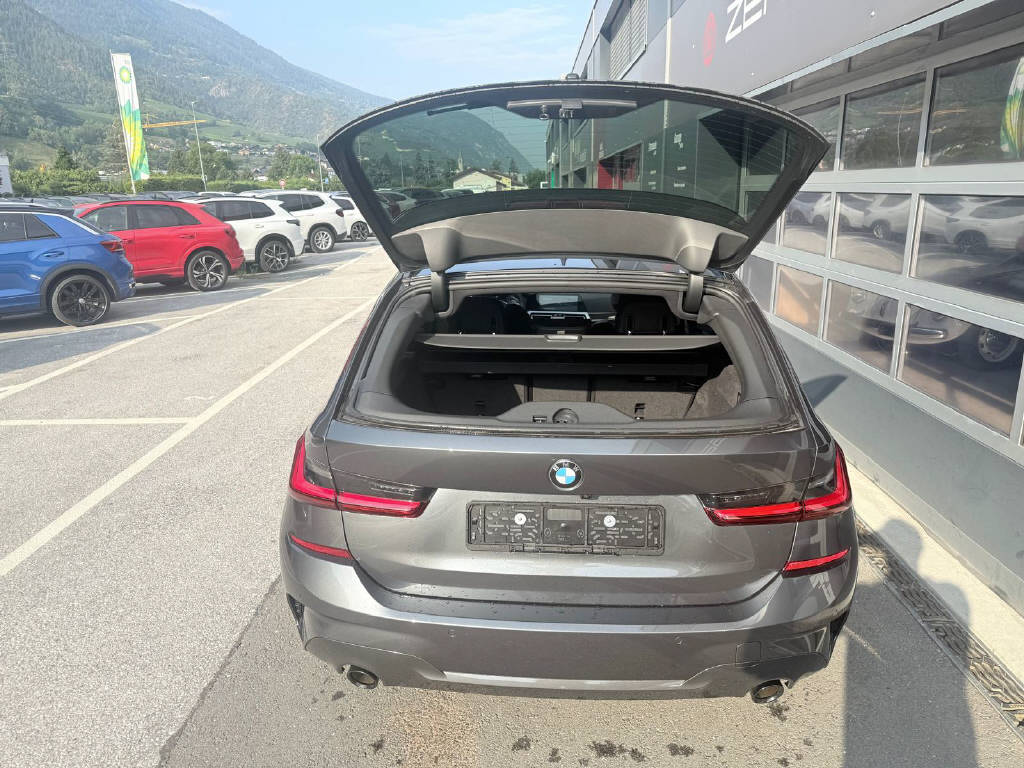 BMW 330i xDrive Touring M Sport - CH-image-5