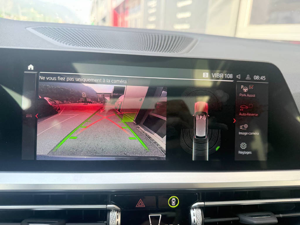 BMW 330i xDrive Touring M Sport - CH-image-10