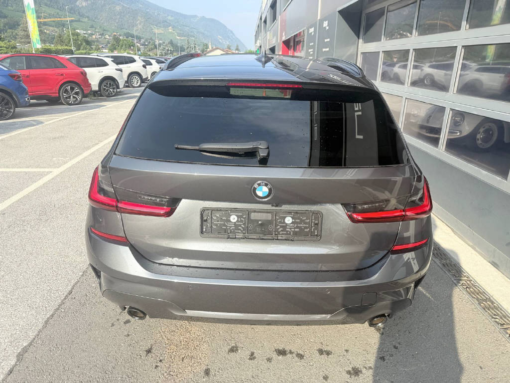 BMW 330i xDrive Touring M Sport - CH-image-3