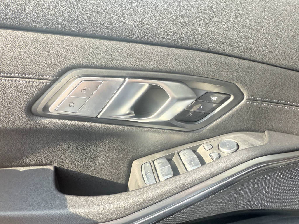 BMW 330i xDrive Touring M Sport - CH-image-9
