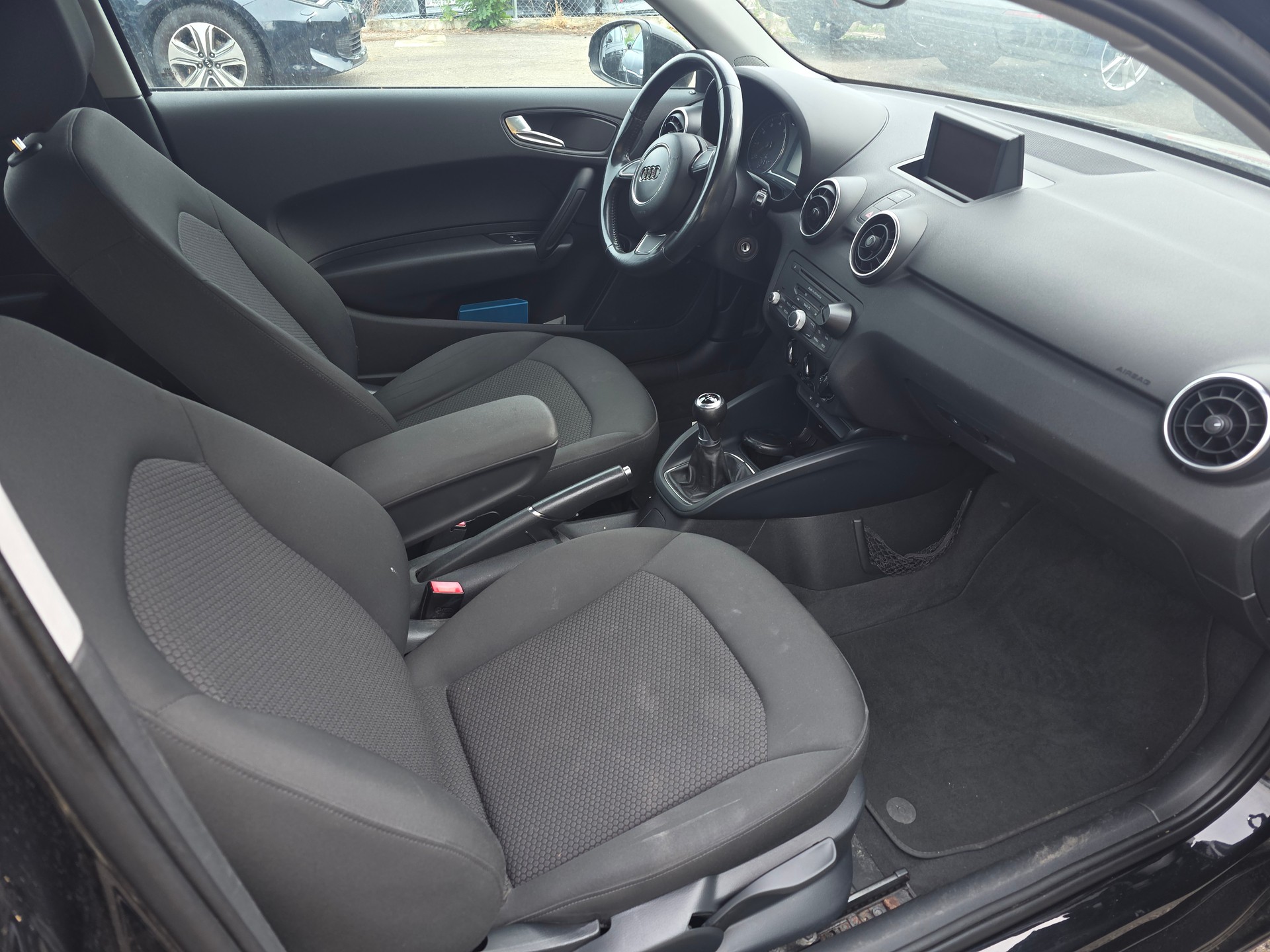AUDI A1 1.2 TFSI Attraction-image-1