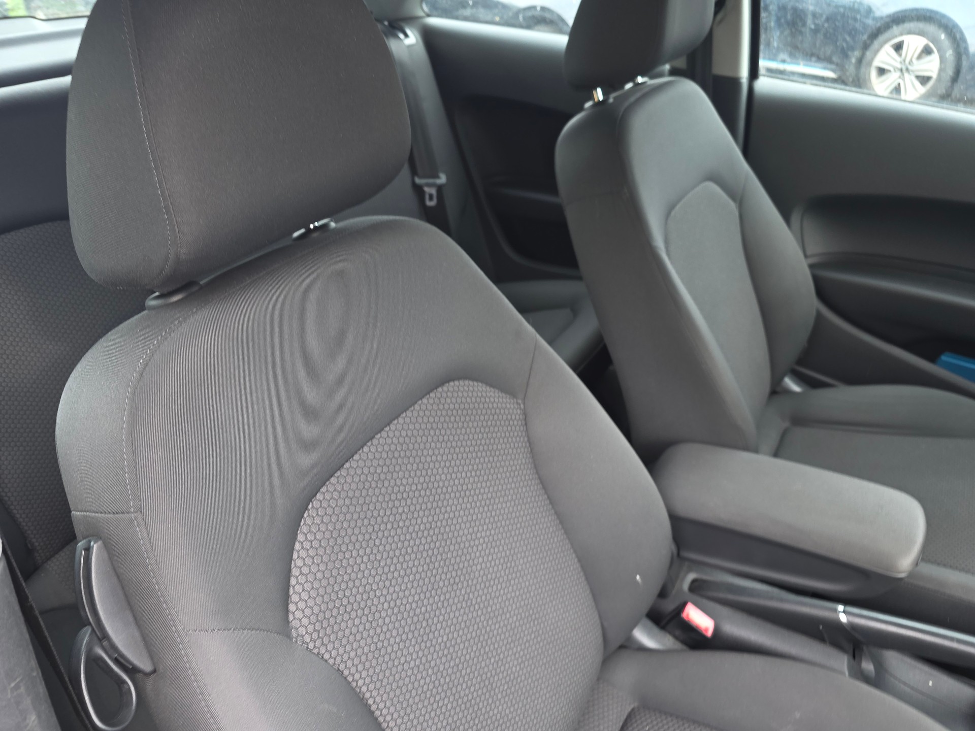 AUDI A1 1.2 TFSI Attraction-image-4