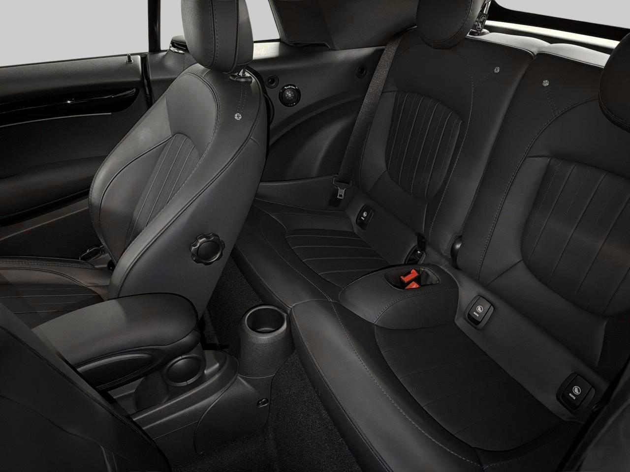 MINI Cabrio 2.0i John Cooper Works-image-15