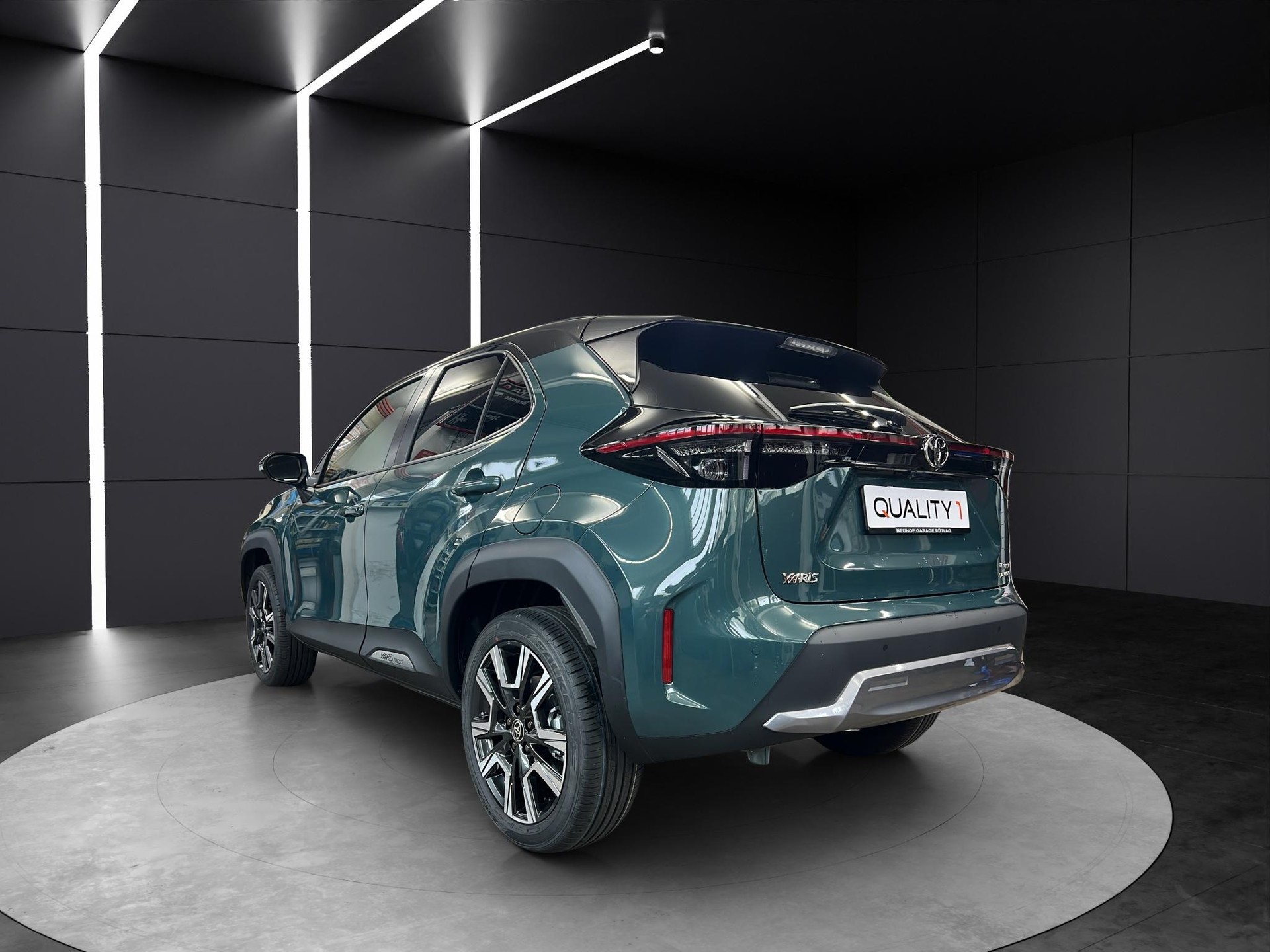 TOYOTA Yaris Cross 1.5 VVT-i HSD Premium AWD-i-image-2