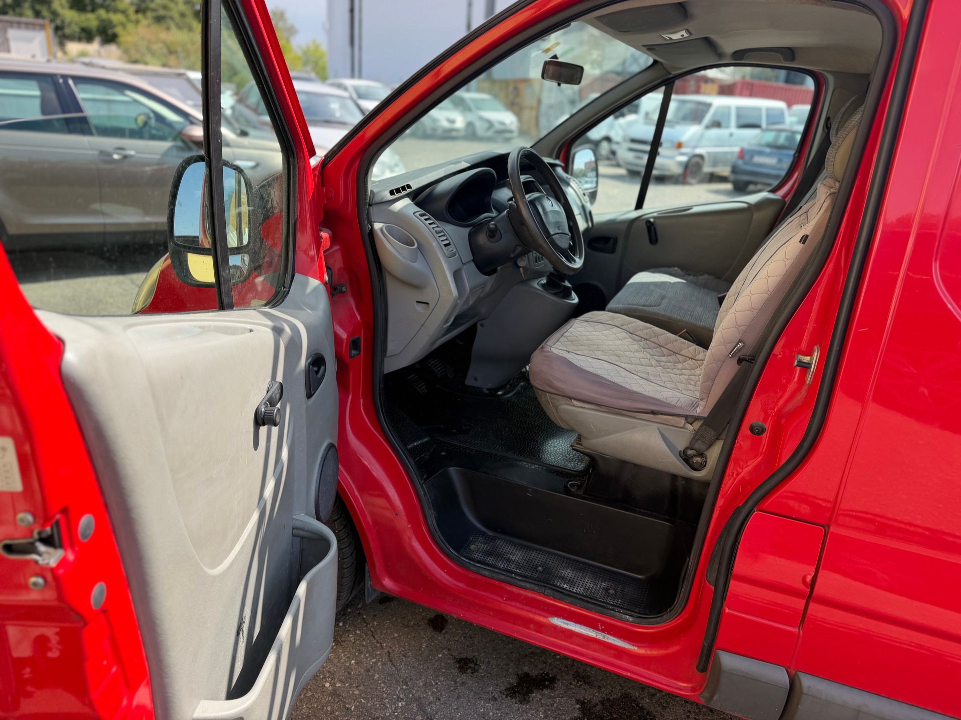 RENAULT Trafic 2.0 dCi 115 2.9t L2H1-image-12