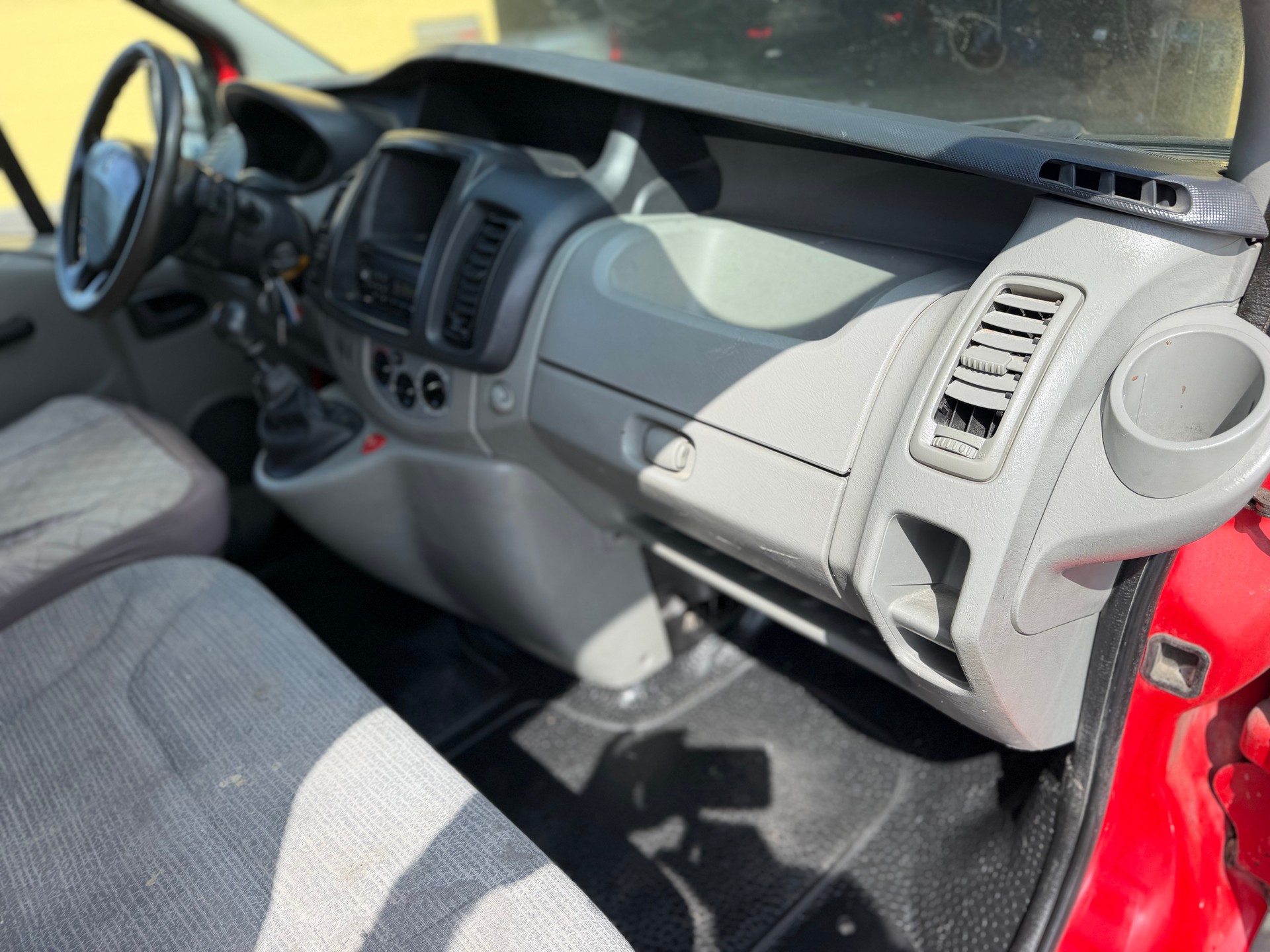 RENAULT Trafic 2.0 dCi 115 2.9t L2H1-image-10