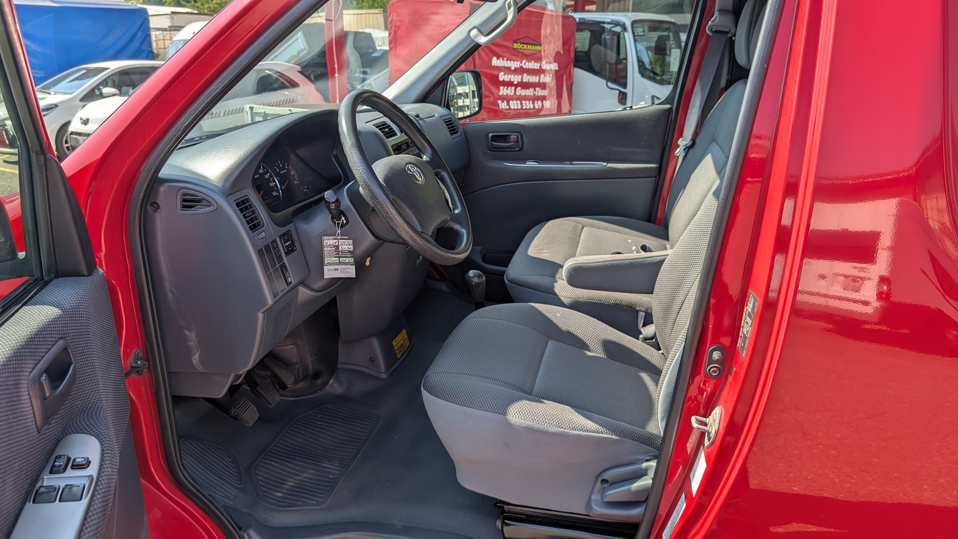 TOYOTA Hiace D-4D Van SWB-image-8