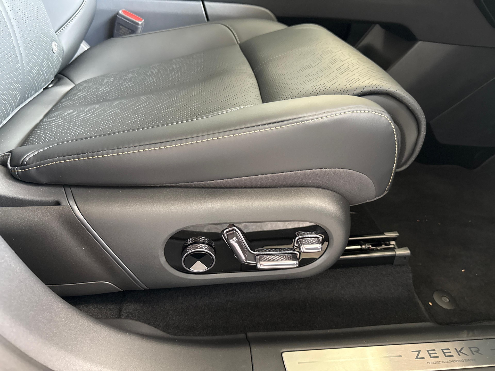 ZEEKR 7X Privilege AWD-image-16