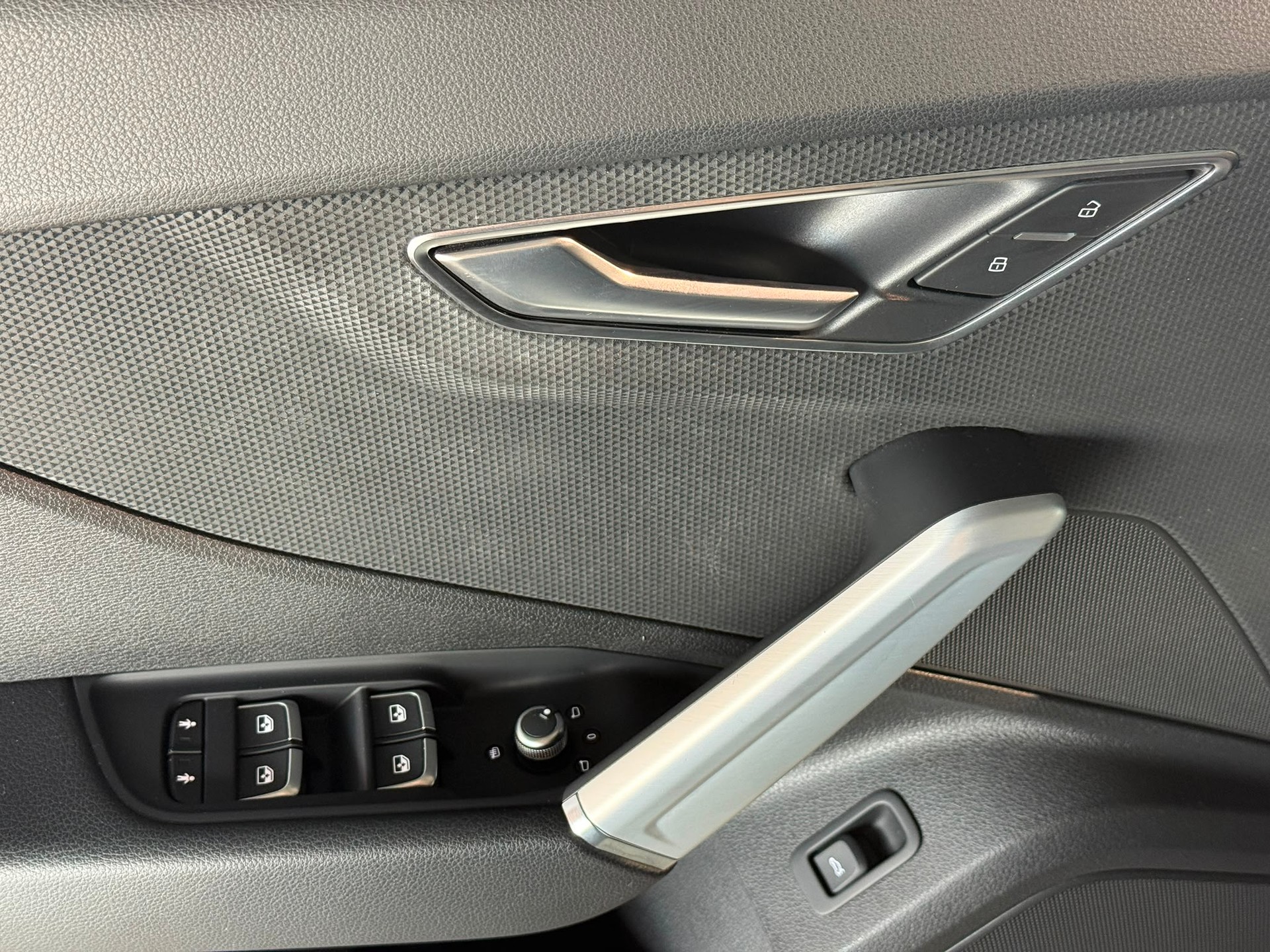AUDI Q2 40 TFSI quattro S-tronic-image-24