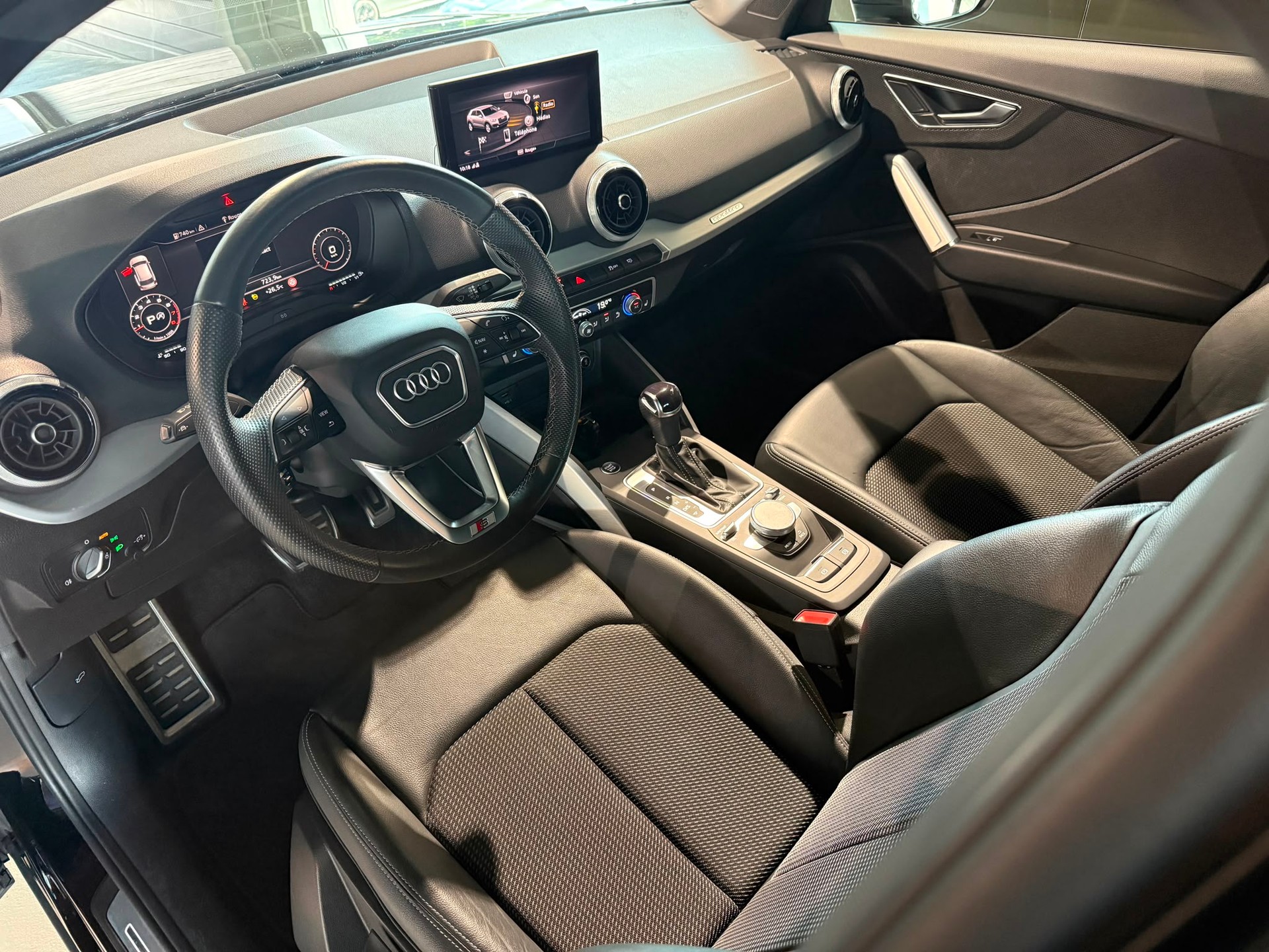 AUDI Q2 40 TFSI quattro S-tronic-image-10