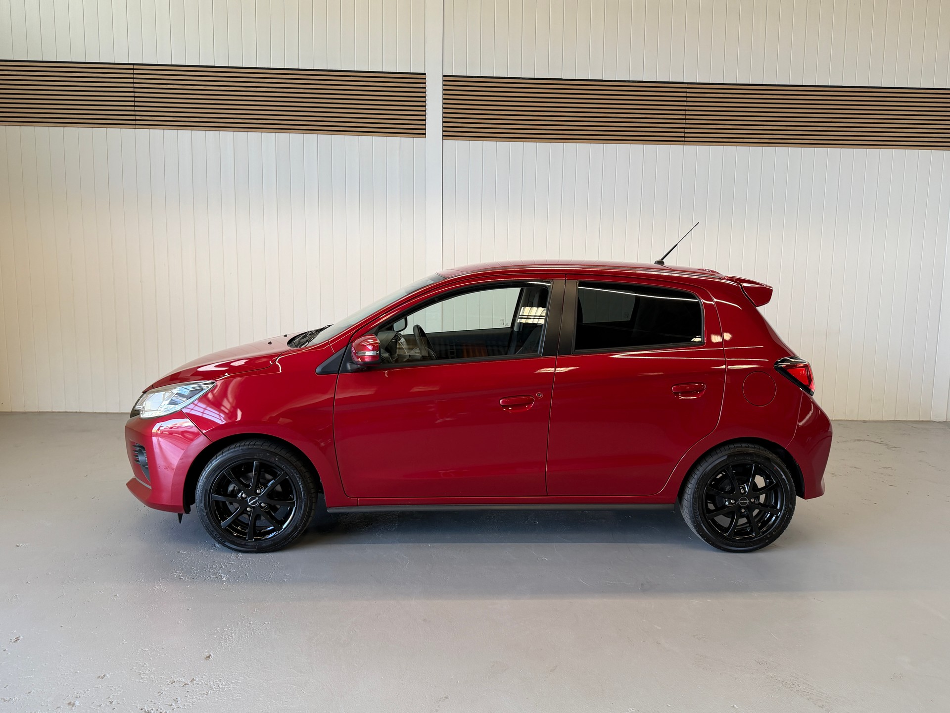 MITSUBISHI Space Star 1.2 CVT Intense+, frisch ab MFK und ab Service, mit AHK für Veloträger-showroom-element-1