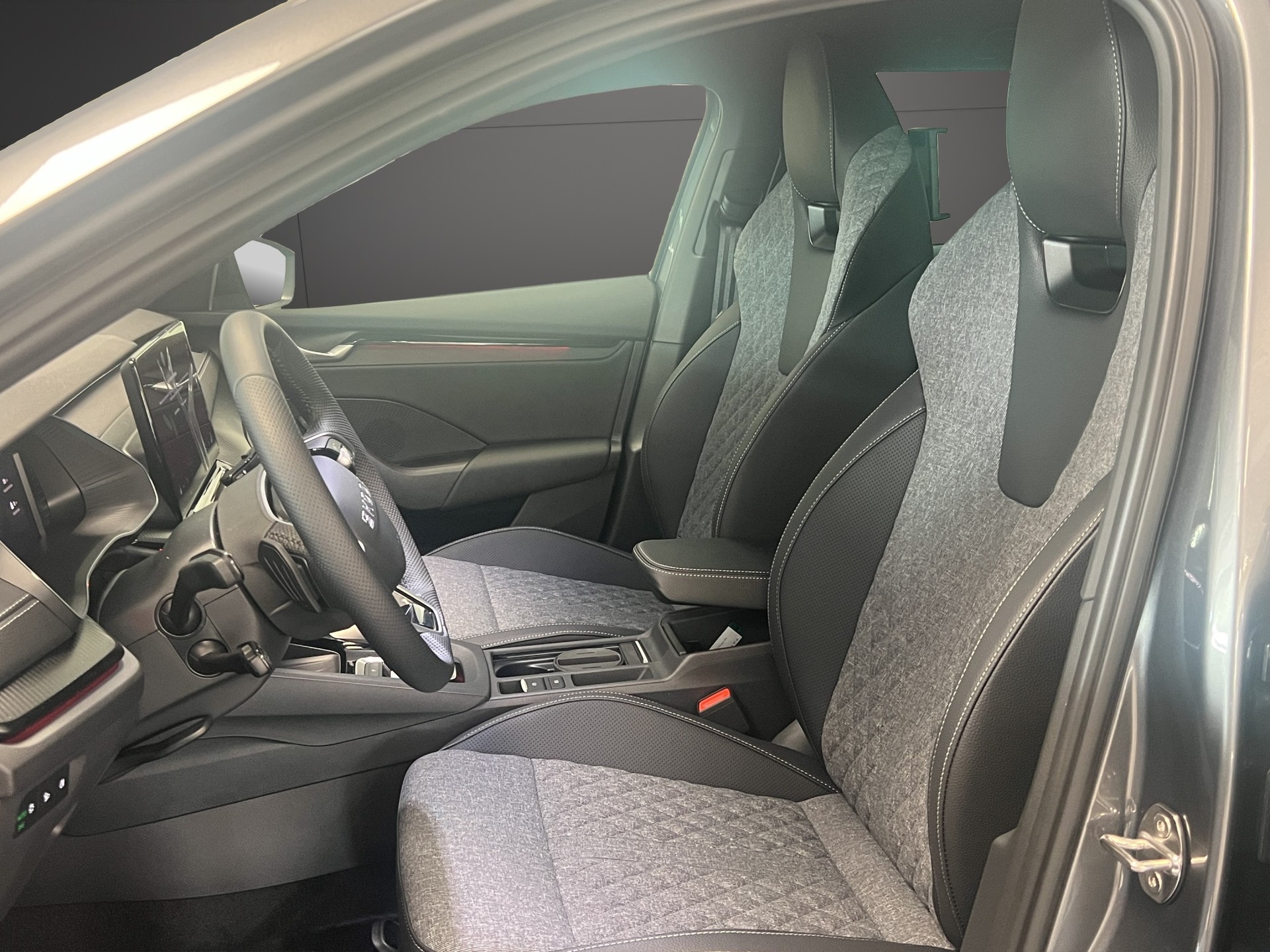 SKODA Octavia Combi 1.5 TSI mHEV DSG Sport Line-image-5