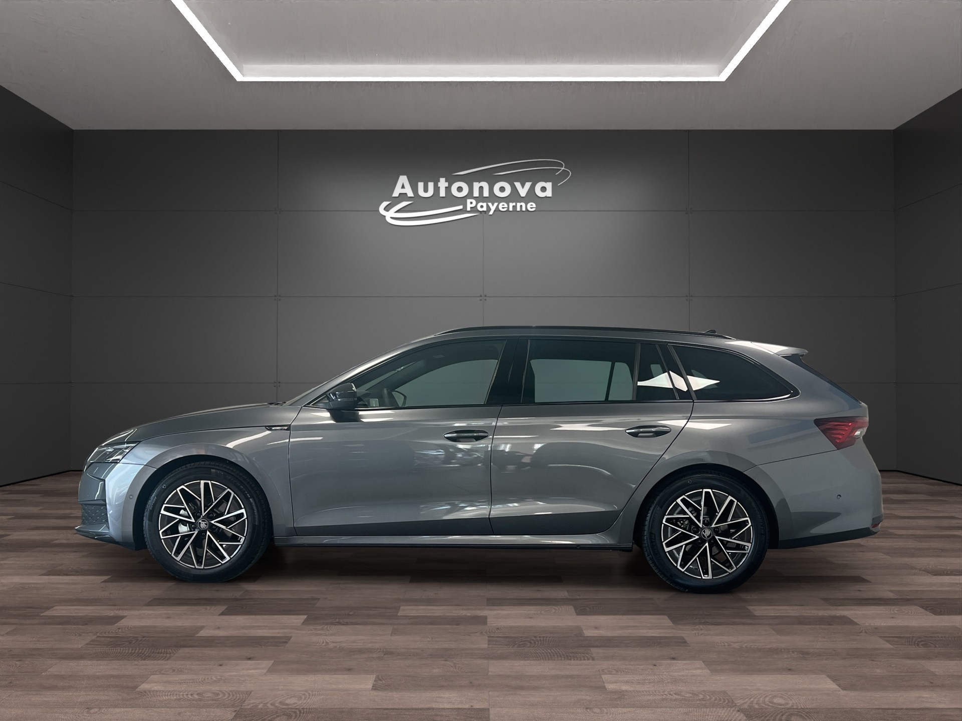 SKODA Octavia Combi 1.5 TSI mHEV DSG Sport Line-image-2