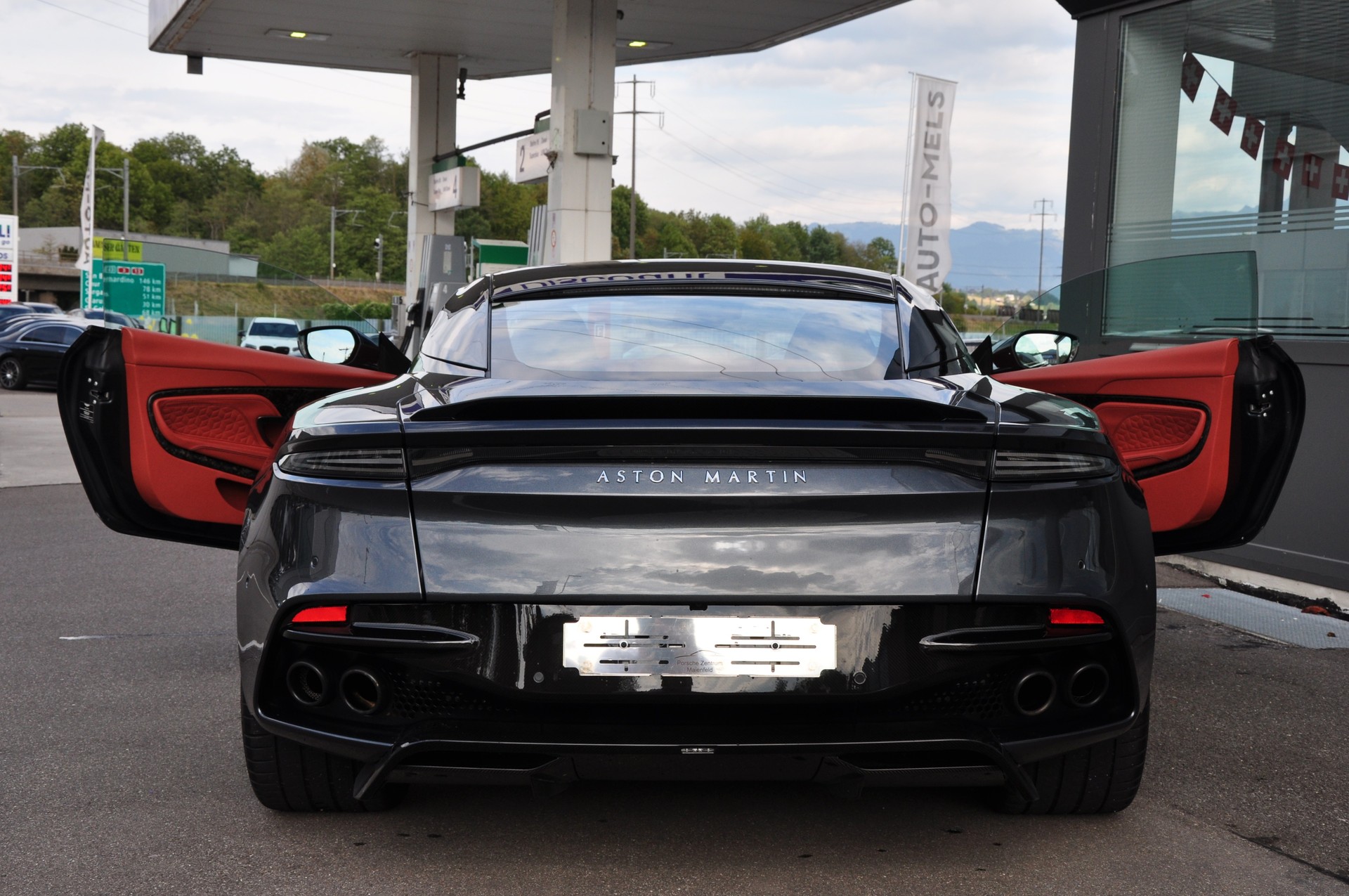 ASTON MARTIN DBS Coupé Superleggera-image-14