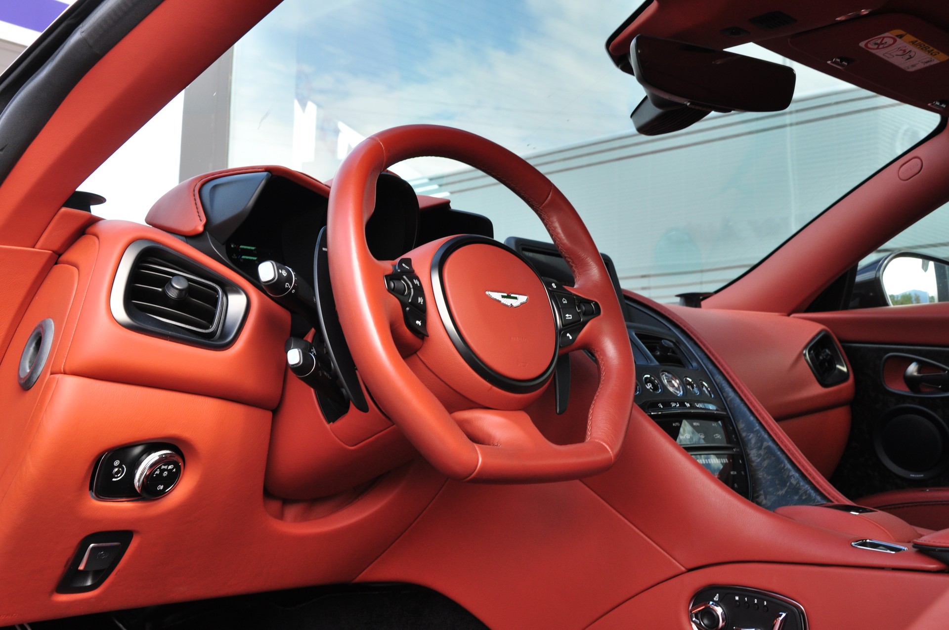 ASTON MARTIN DBS Coupé Superleggera-image-18
