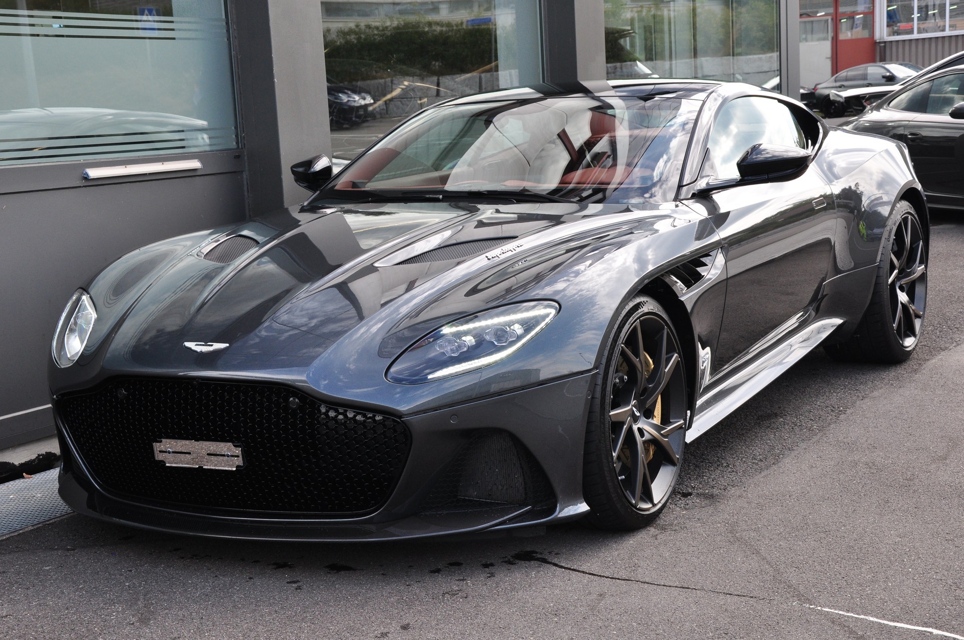 ASTON MARTIN DBS Coupé Superleggera-image-5