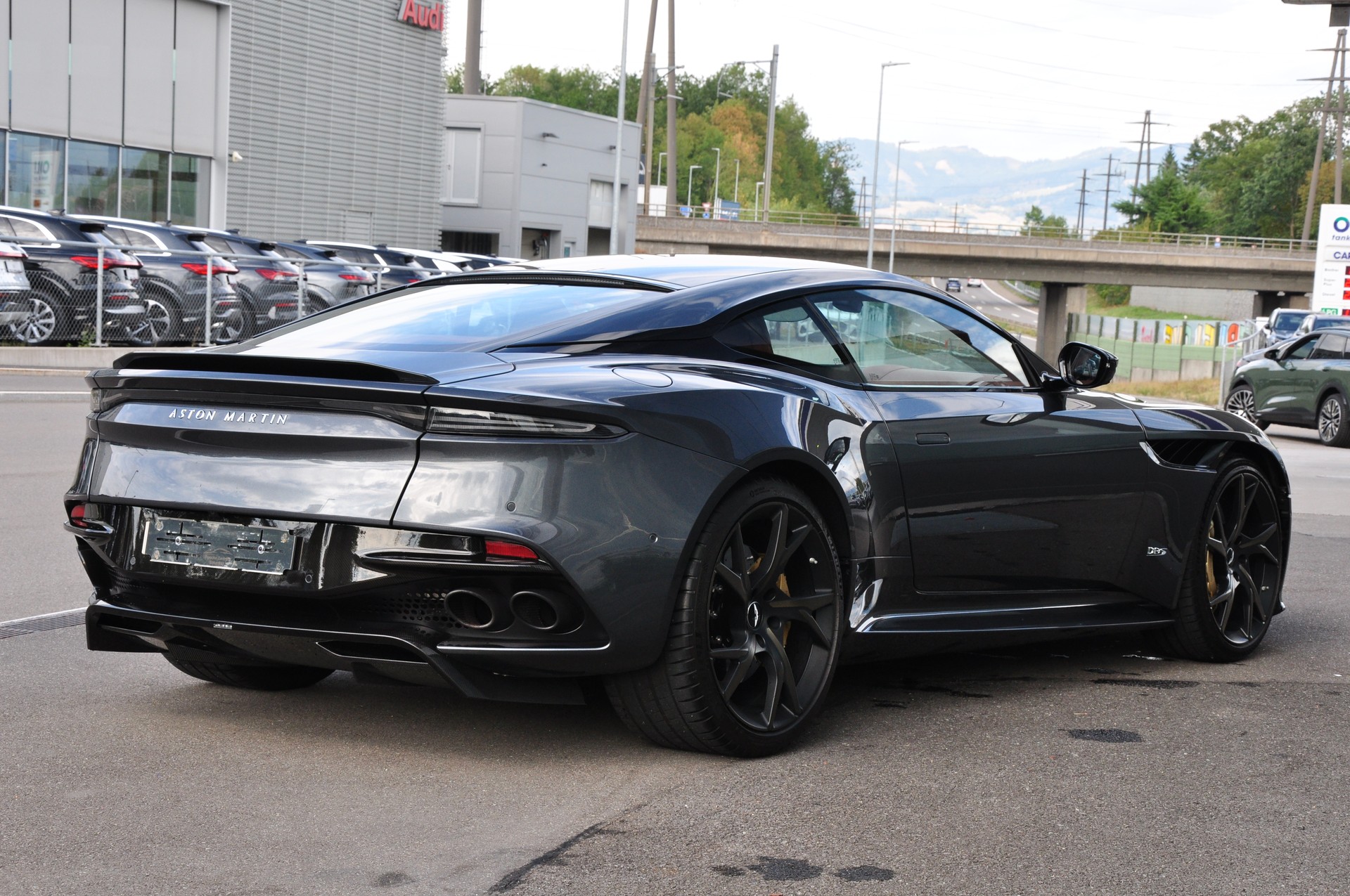 ASTON MARTIN DBS Coupé Superleggera-image-9