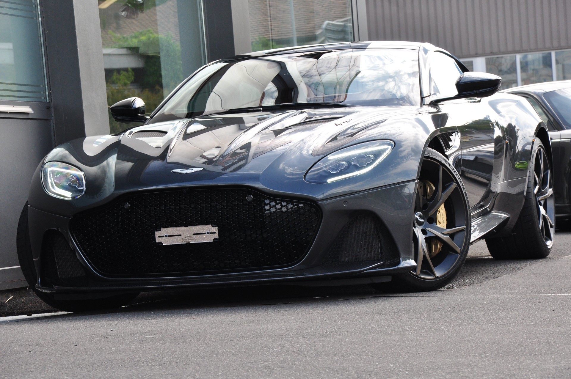 ASTON MARTIN DBS Coupé Superleggera-showroom-element-1