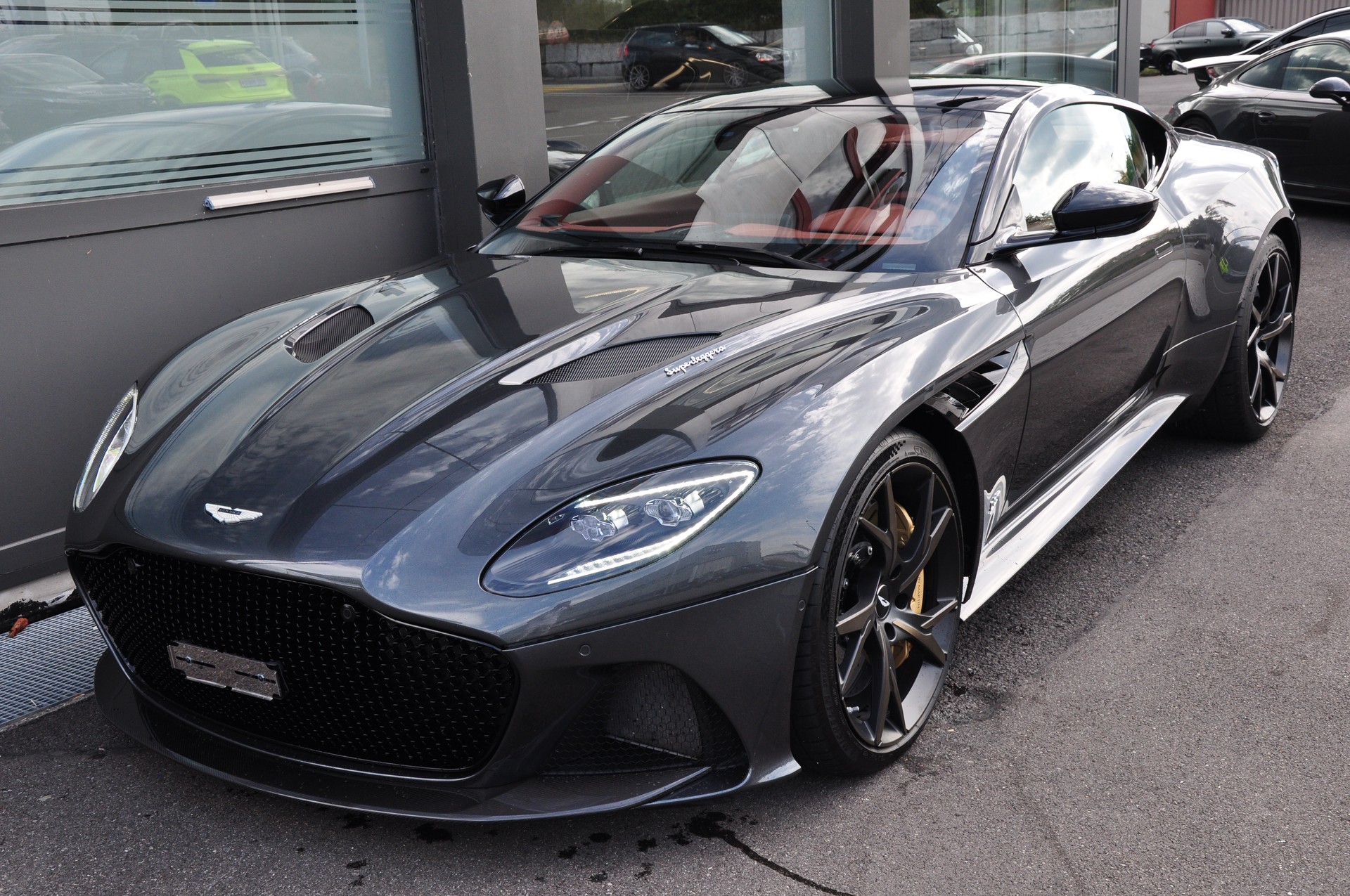 ASTON MARTIN DBS Coupé Superleggera-image-4
