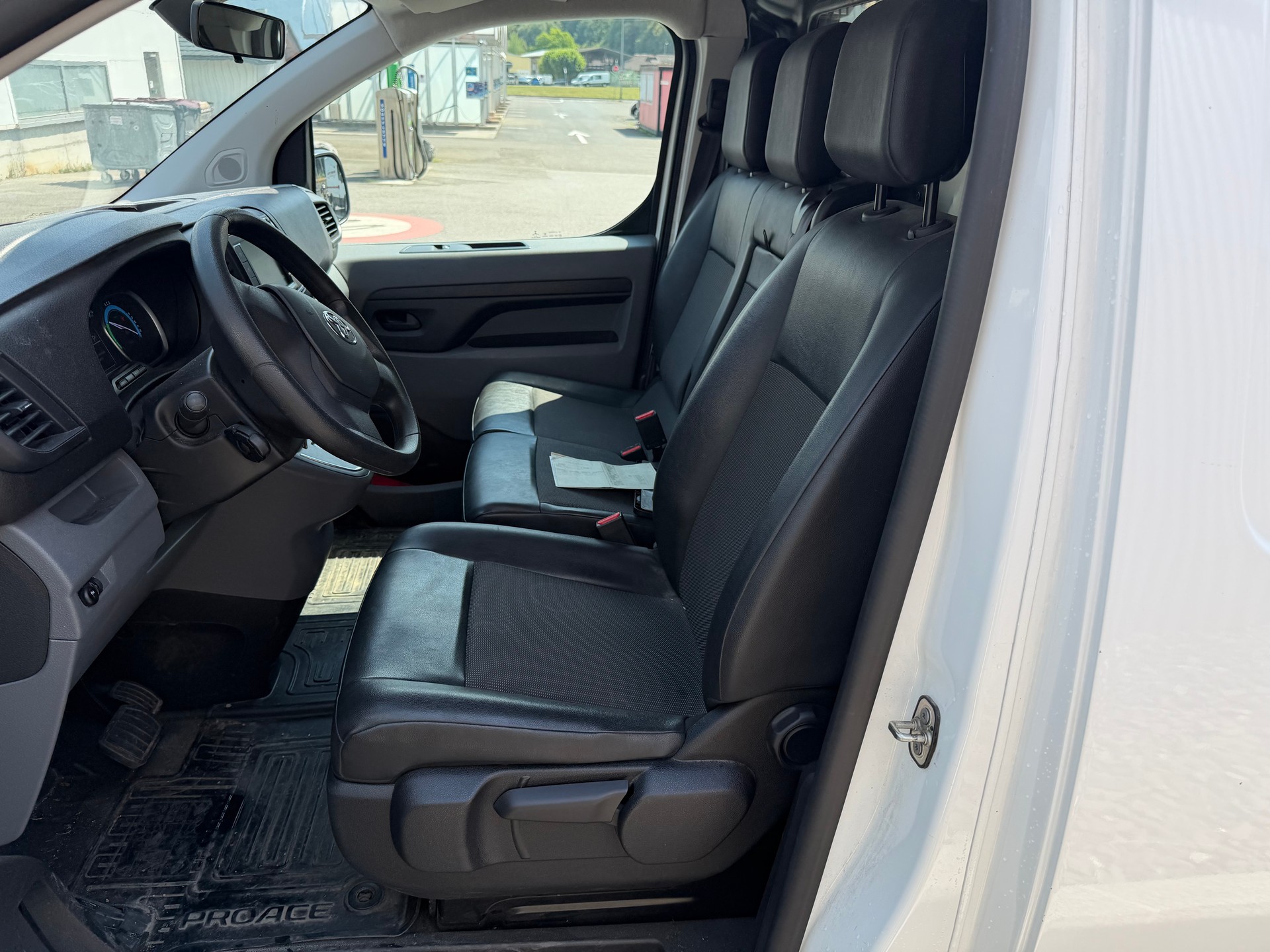TOYOTA Proace EV 50kWh Medium Active CHARGE 1503 KG-image-29