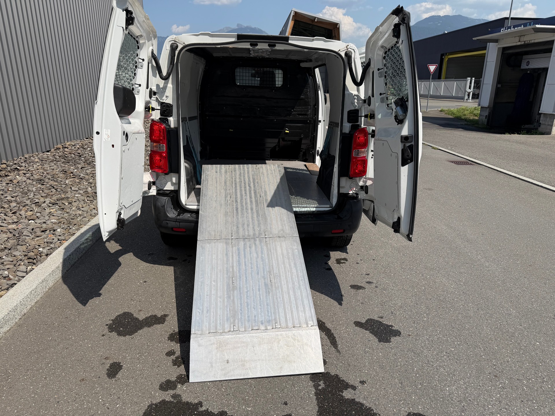 TOYOTA Proace EV 50kWh Medium Active CHARGE 1503 KG-image-15