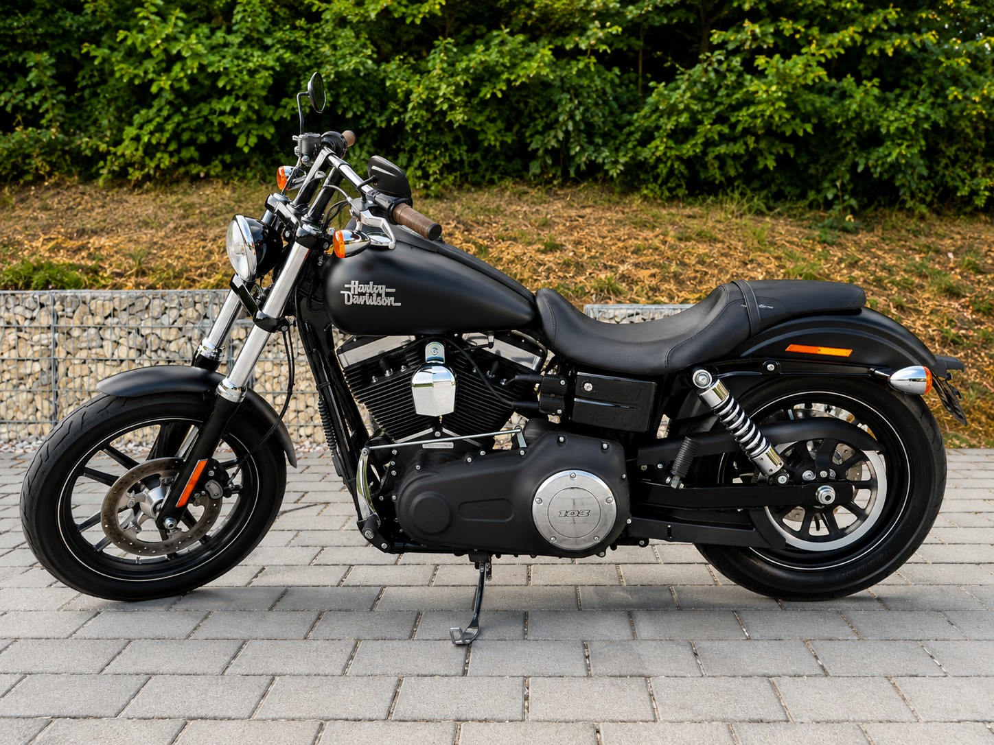 HARLEY-DAVIDSON FXDBC Dyna Street Bob Special 103 ABS