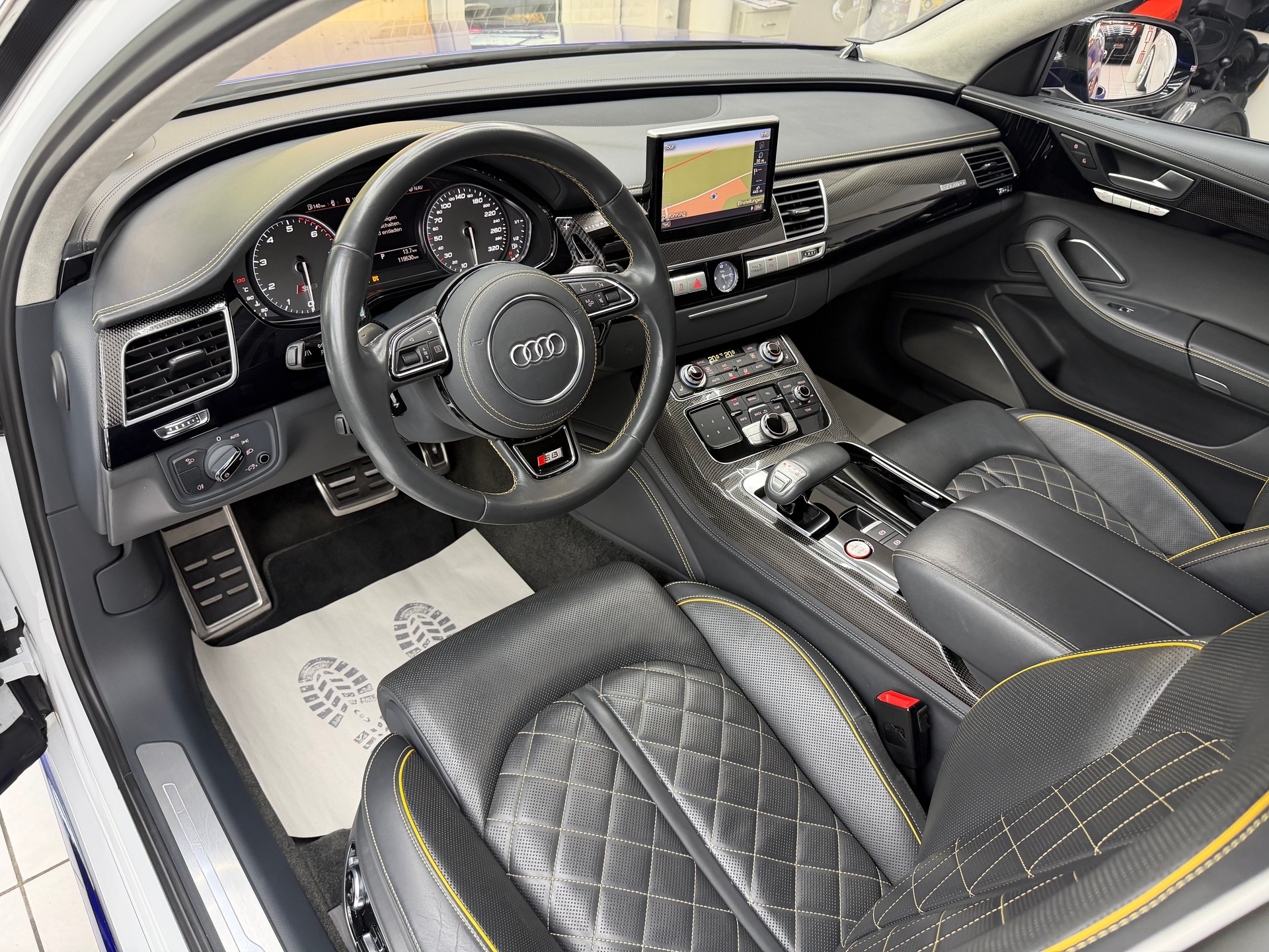 AUDI S8 4.0 V8 TFSI plus qua. T-Tronic-image-10