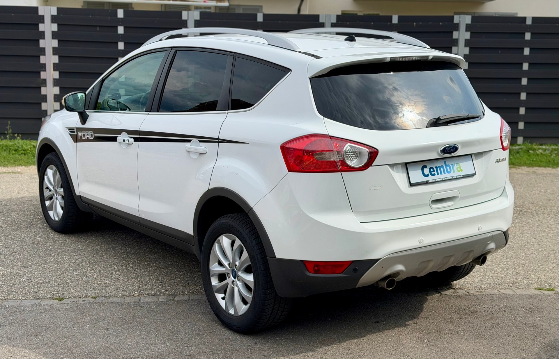 FORD Kuga 2.5 Turbo Titanium 4WD Automatic-image-3