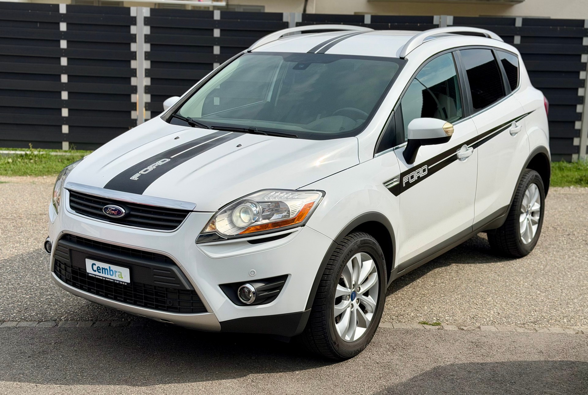 FORD Kuga 2.5 Turbo Titanium 4WD Automatic-image-2