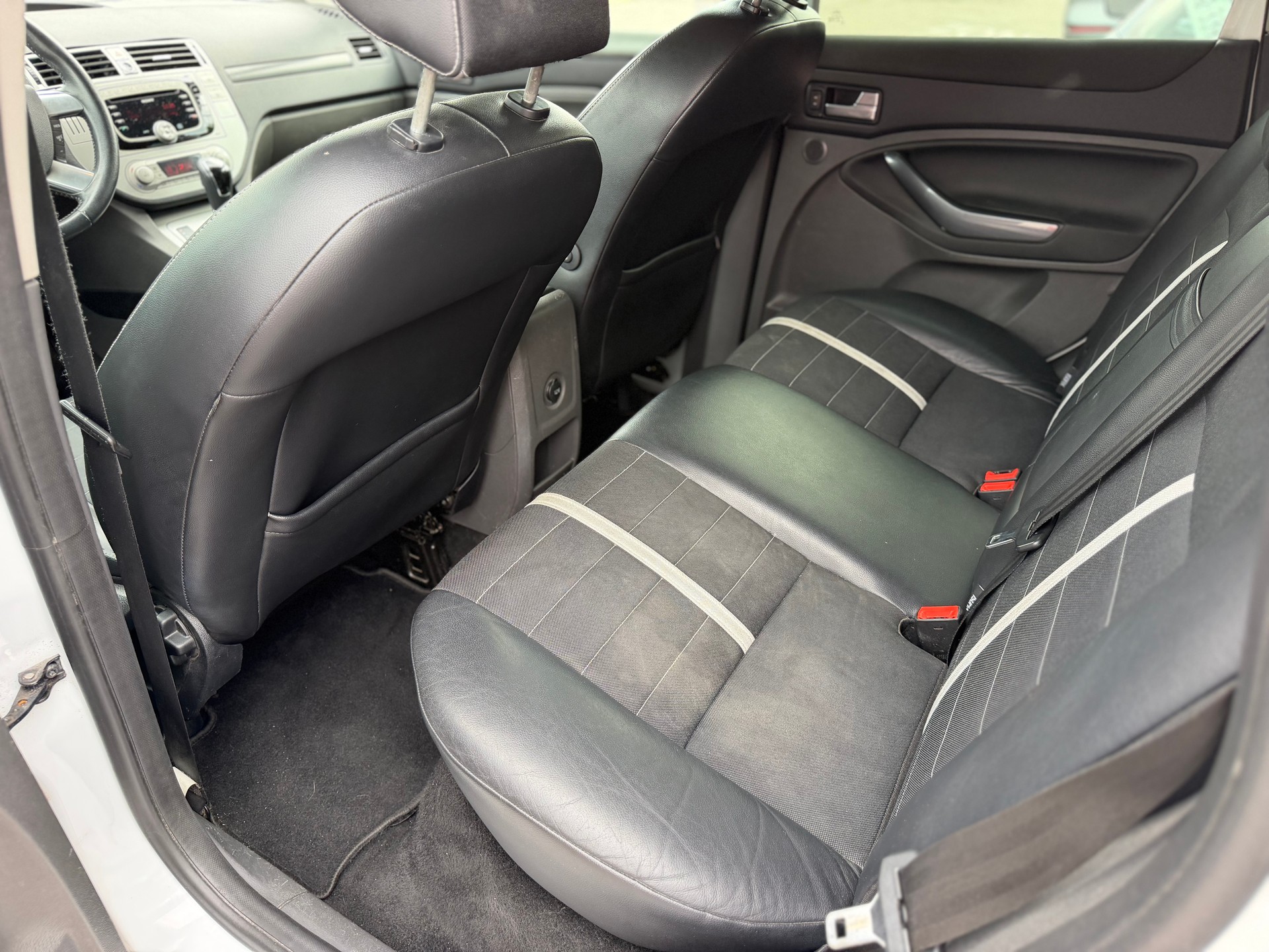 FORD Kuga 2.5 Turbo Titanium 4WD Automatic-image-10