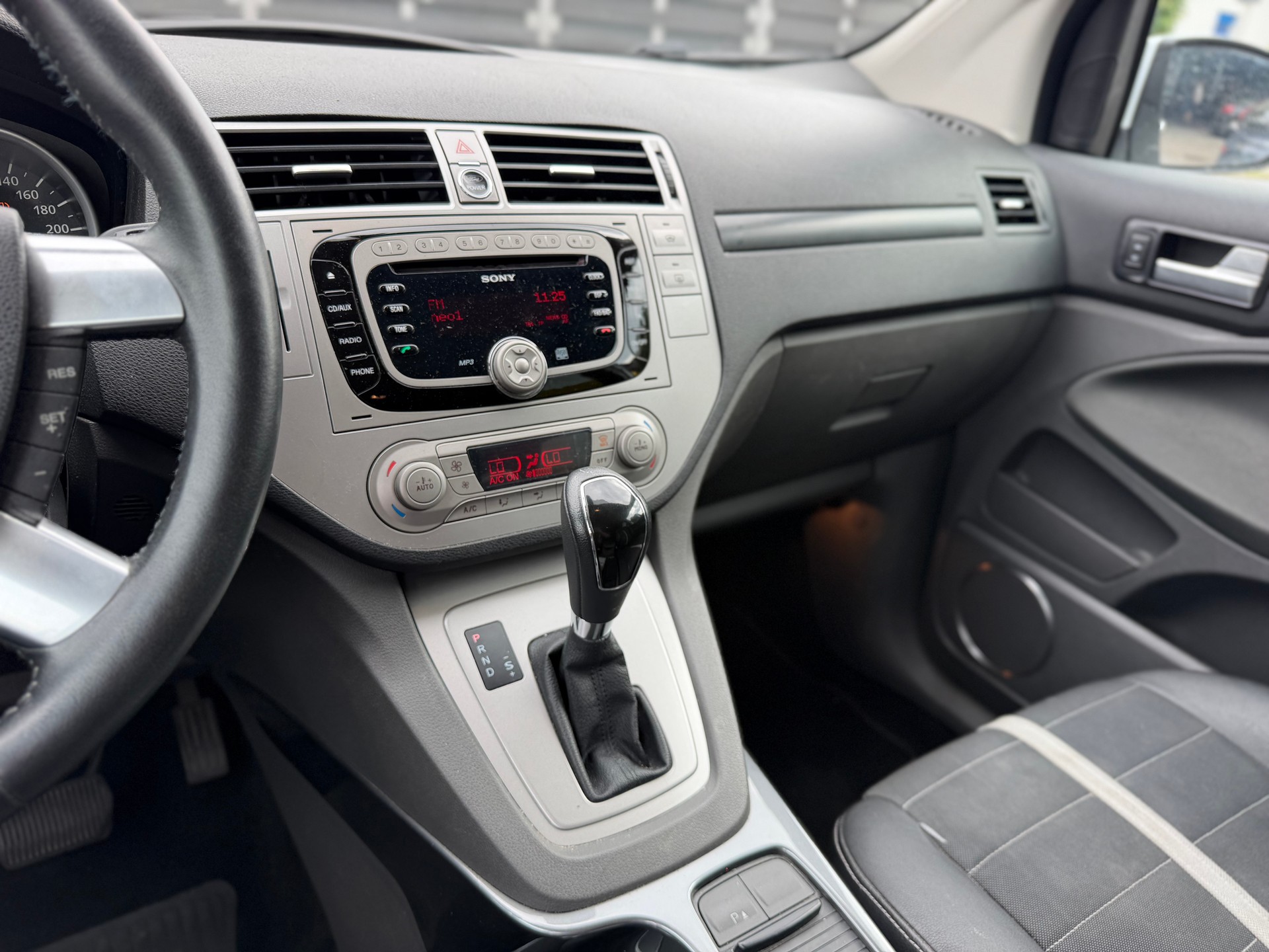 FORD Kuga 2.5 Turbo Titanium 4WD Automatic-image-8