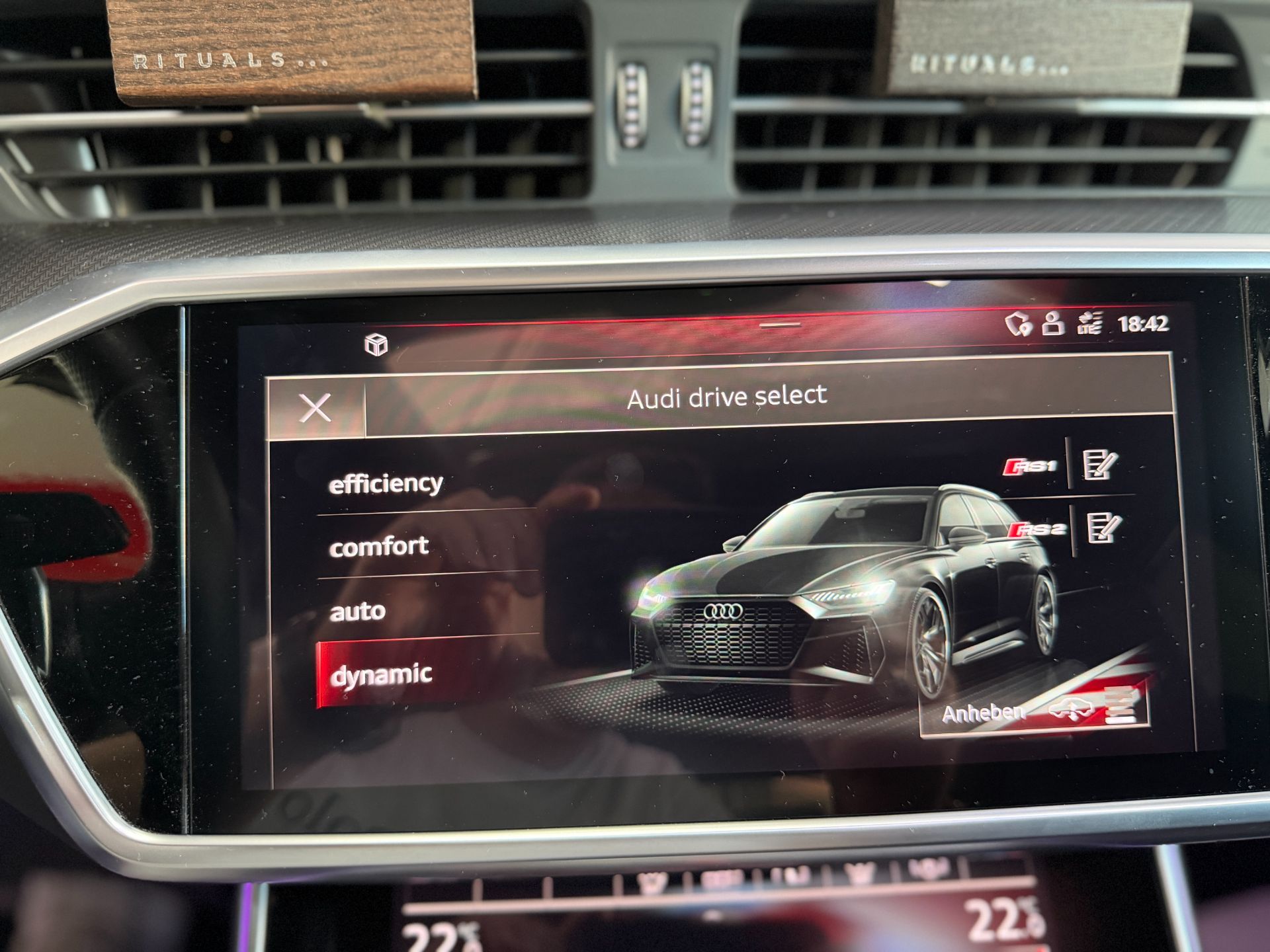 AUDI RS6 Avant 4.0 TFSI V8 quattro-image-21