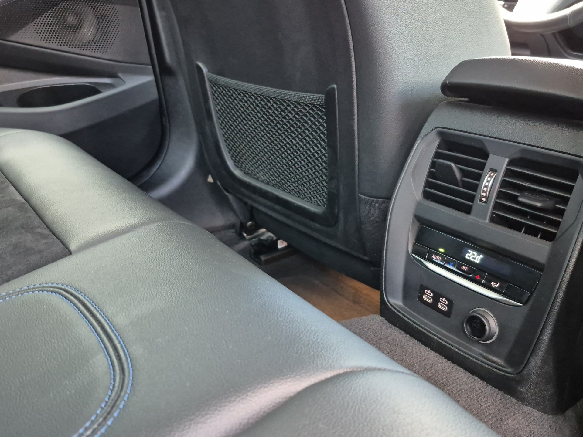 BMW 320i xDrive Steptronic M Sport-image-12