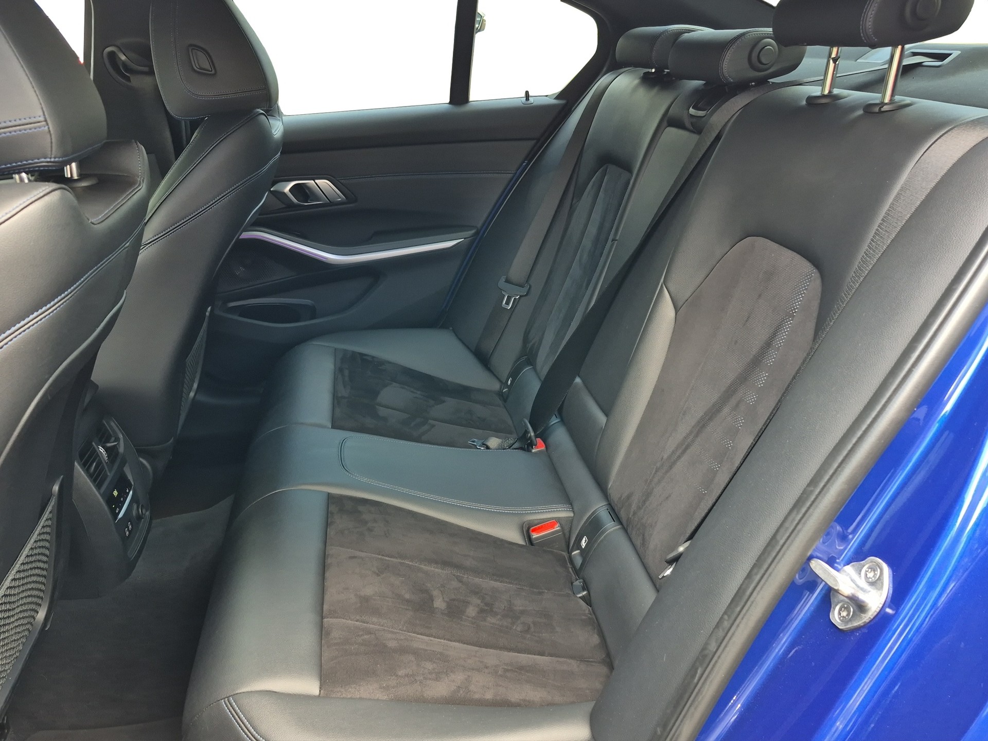 BMW 320i xDrive Steptronic M Sport-image-11